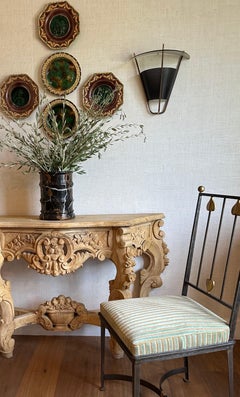 Plato de mayólica Wedgwood Tremblay con niña y perro propiedad de André Leon Talley