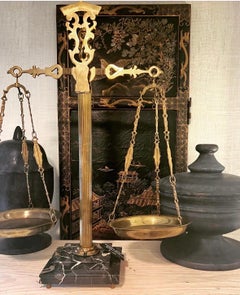 Beautiful antique brass scale on Portofino marble base, made in Italy