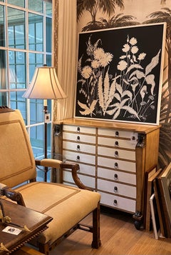 Paire de commodes en cuir de style néoclassique
