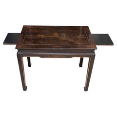 Table d'appoint asiatique de style chinoiserie, laquée noire, avec plateaux coulissants, par Henredon
