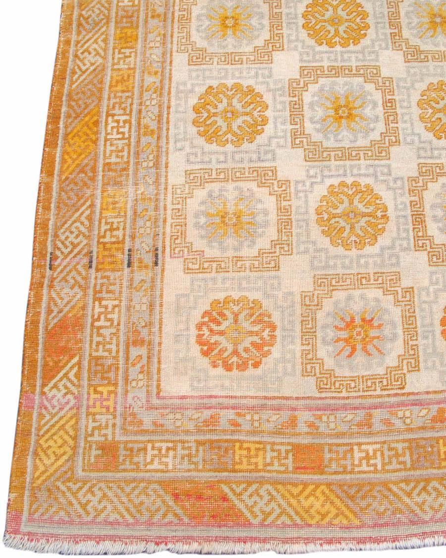 Hand-Woven Early 20th Century Light Chinese Khotan Carpet For Sale
