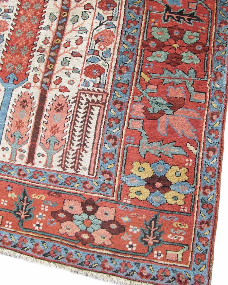 Hand-Woven Late 19th Century Colorful Bakhshaish Rug 