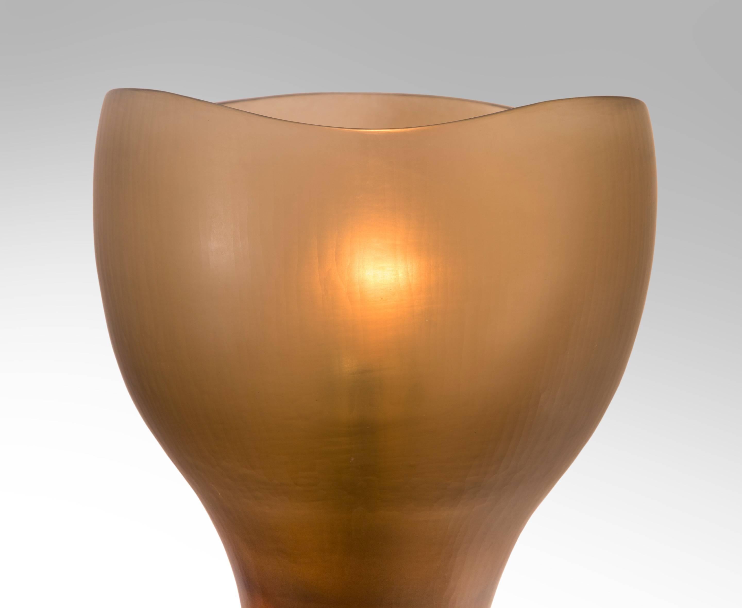 Very rarely available sconces manifest the genius of Tobia Scarpa. The goblet shaped battuto glass diffuser with a undulating mouth, containing a single light, mounted to a patinated brass back plate. 

A closely vase is illustrated by Franco