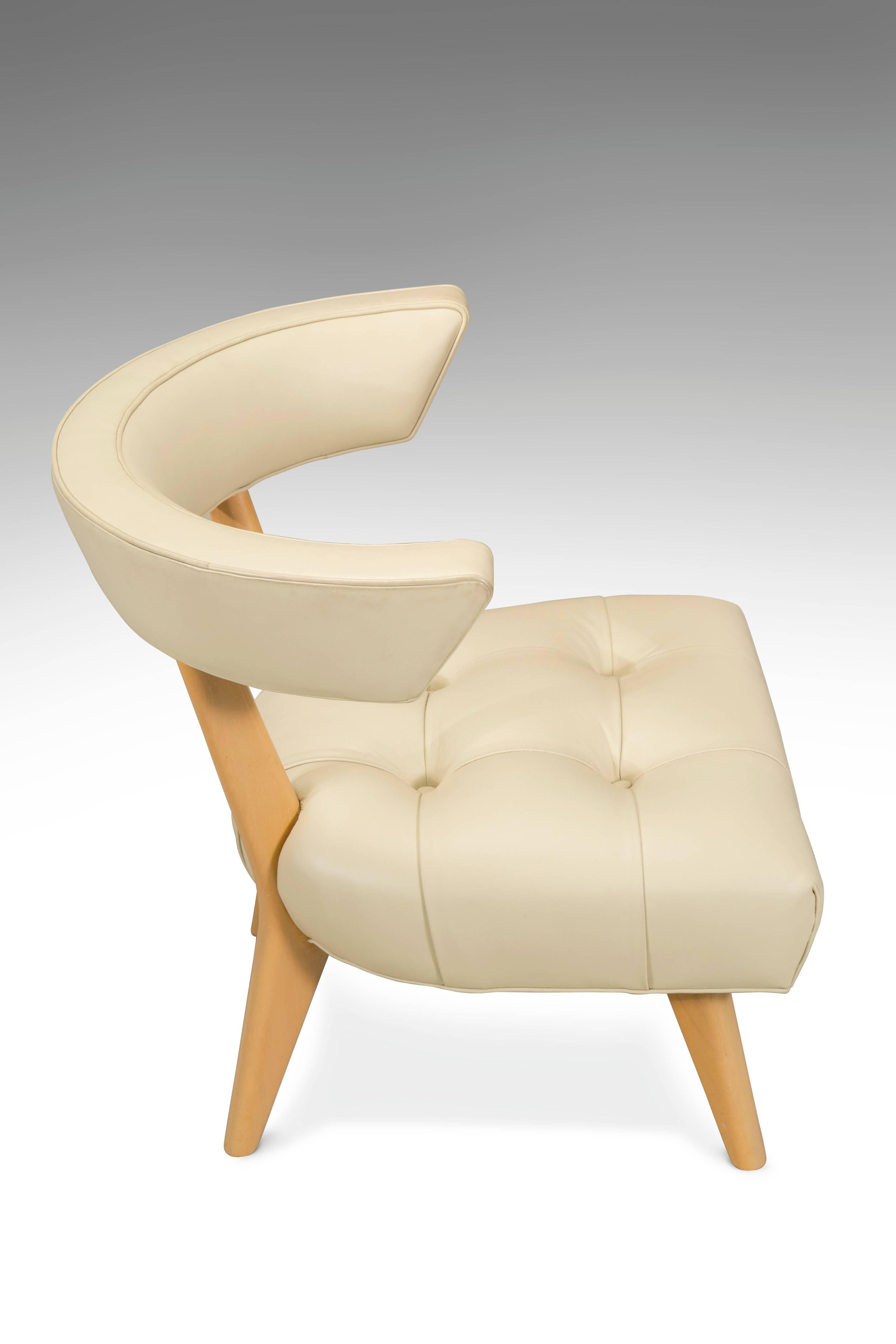 Billy Haines, Pair of Blonde Glazed Wood and Ivory Upholstered Hostess Chairs (Leder) im Angebot