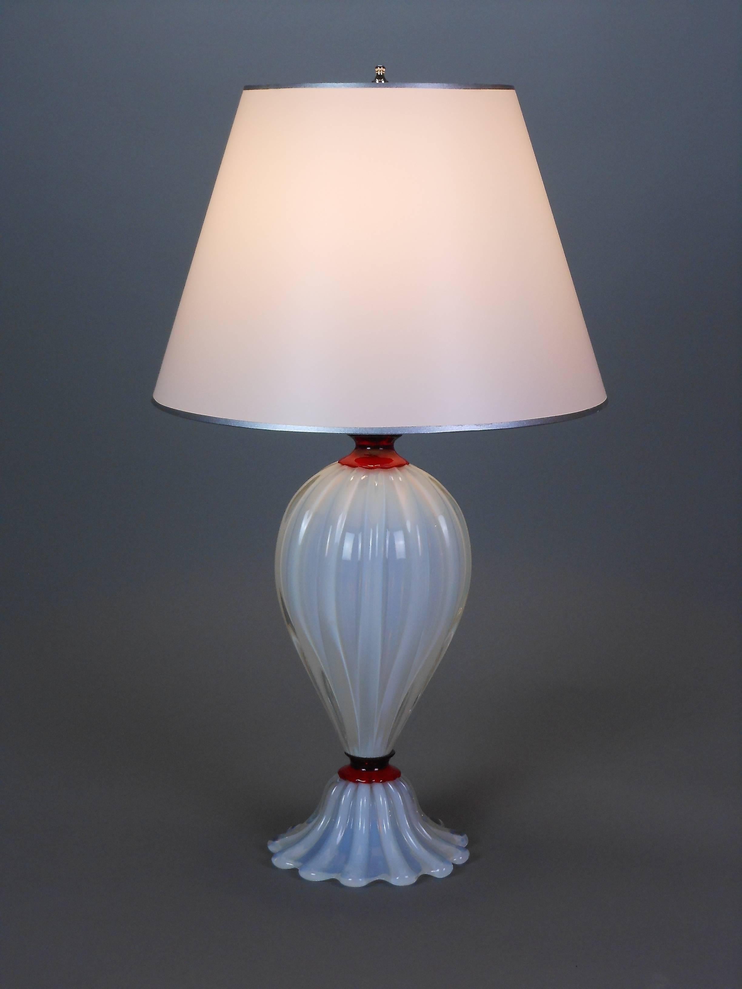 A Pair of Murano White Opaline and Ruby Red Glass Lamps In Good Condition For Sale In New York, NY