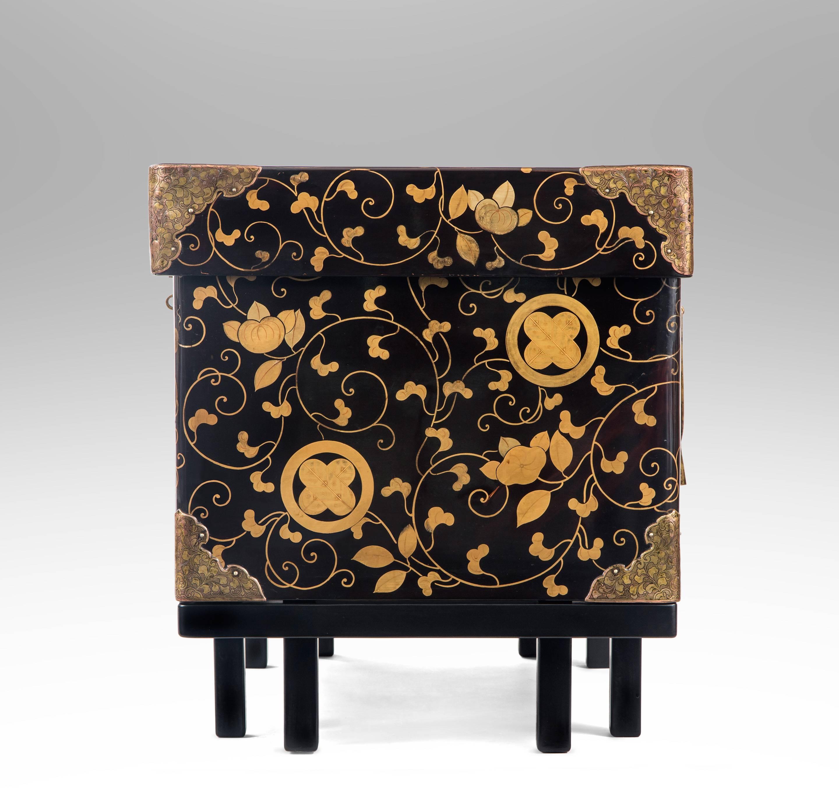 Japanese Gilt Metal Mounted and Lacquer Hasami-Bako (Robe Chest / Box) In Good Condition For Sale In New York, NY