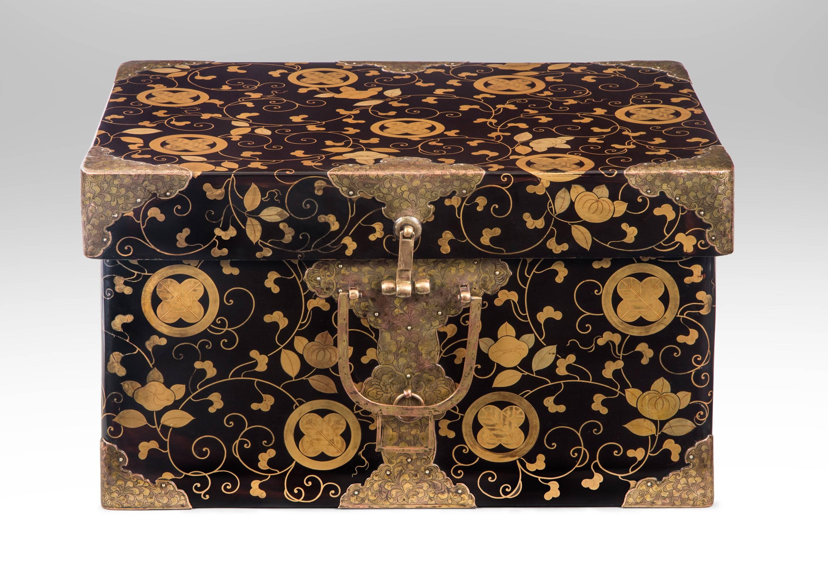 Japanese Gilt Metal Mounted and Lacquer Hasami-Bako (Robe Chest / Box) For Sale 4