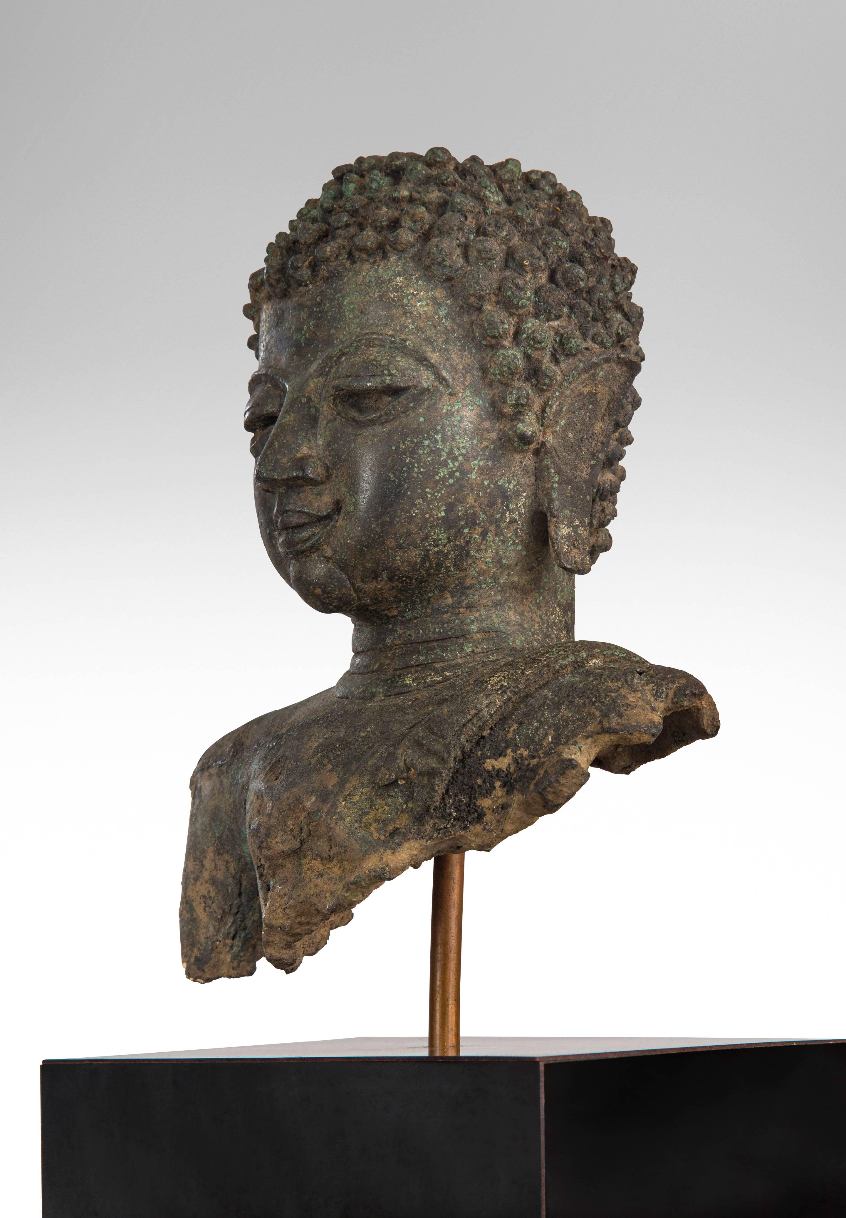 Chiang Saen Period Thai Patinated Bronze Buddha Head In Good Condition In New York, NY