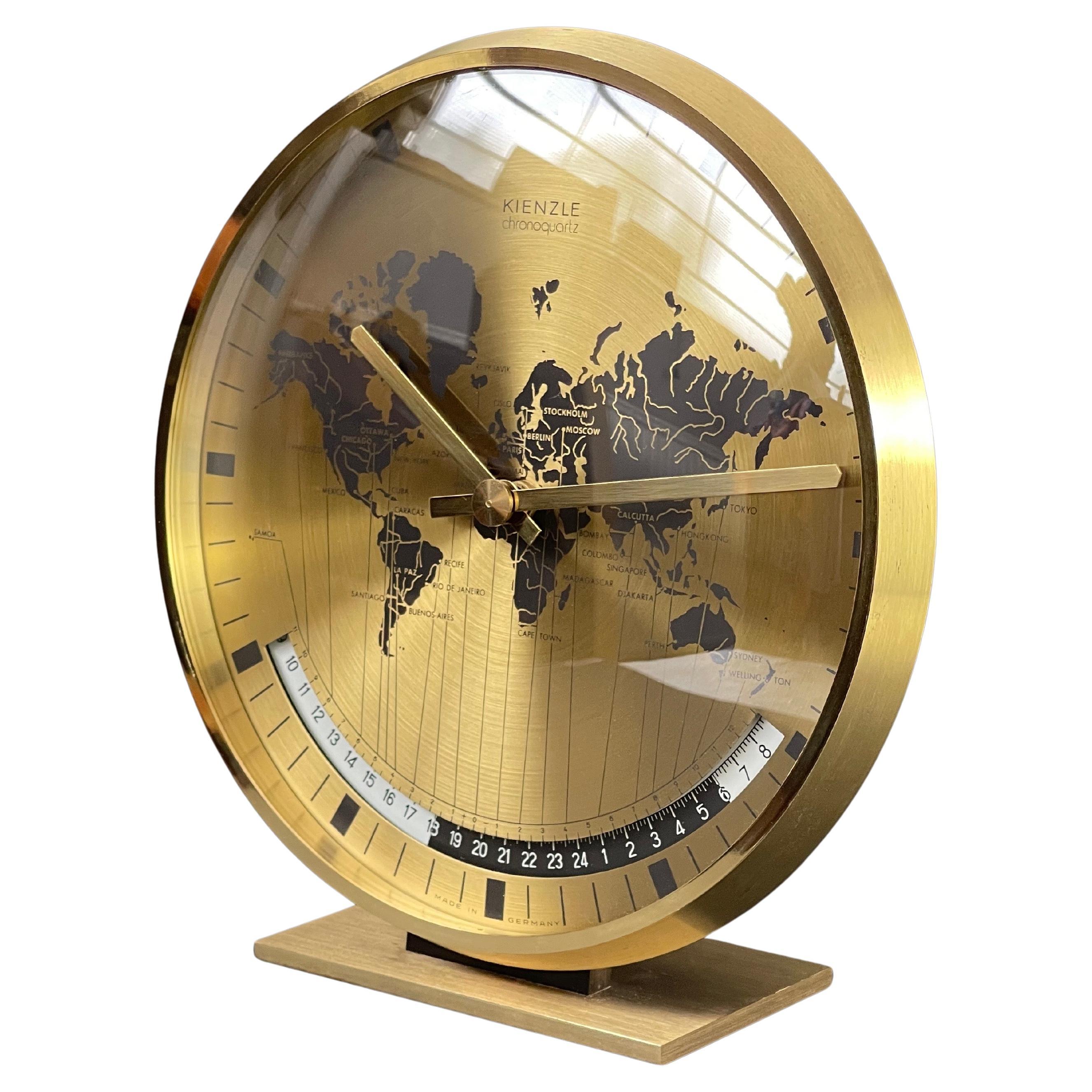 Kienzle GMT Weltuhr Messing Tisch- oder Schreibtischuhr, Art déco Vibe, 1960er Jahre, Deutschland
