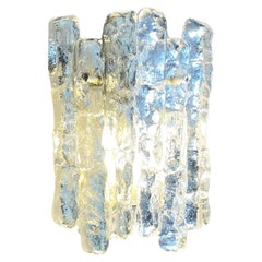 Piccola lampada a parete Kalmar Sconce di metà secolo in vetro ghiaccio di Murano 1970s, Vienna