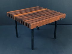 Soporte para flores de teca con listones de mediados de siglo, mesita baja o taburete