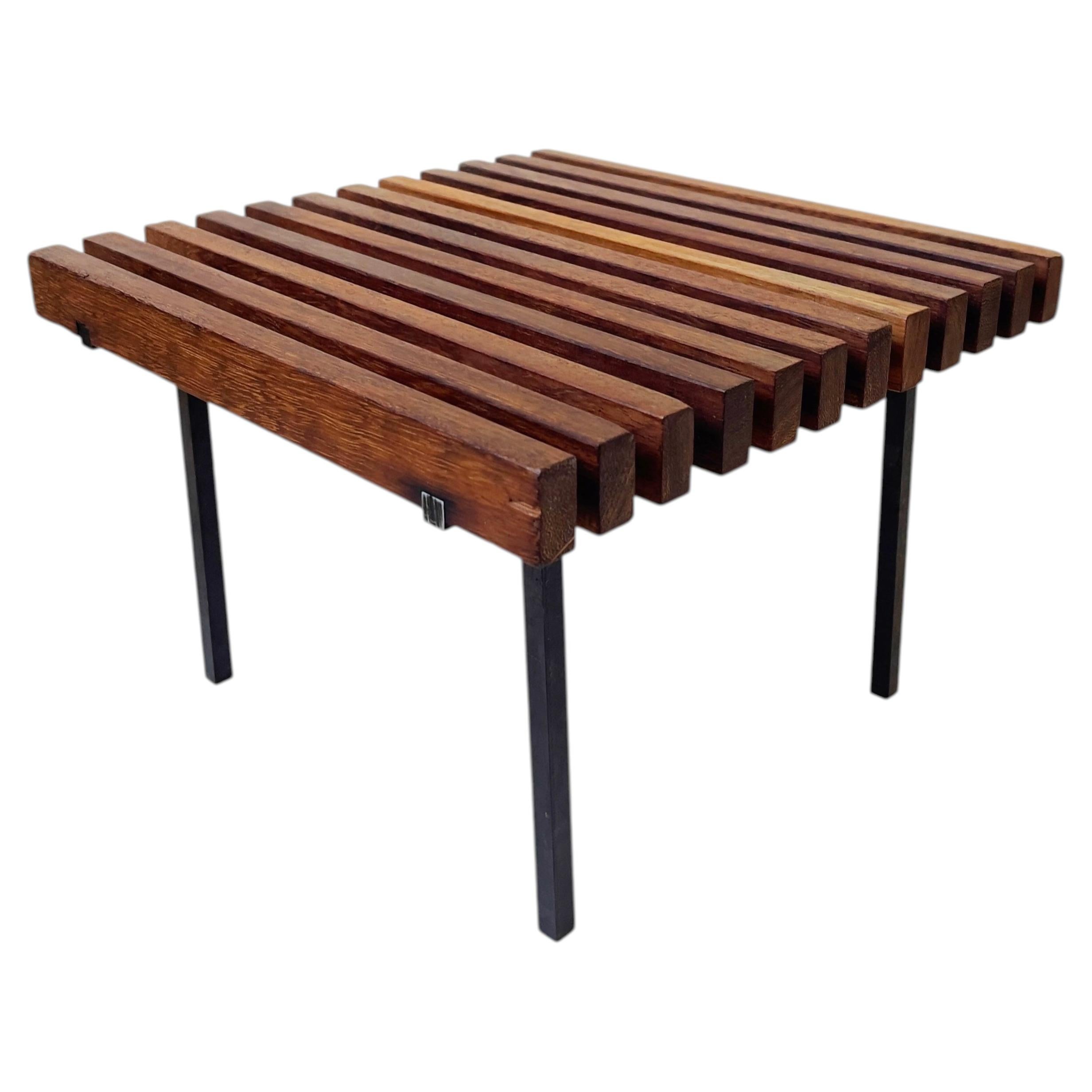 Support à fleurs en teck à lattes du milieu du siècle, table d'appoint basse ou tabouret en vente