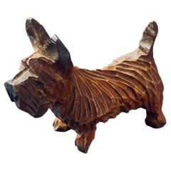 Terrier écossais ancien sculpté dans le bois, d'origine anglaise, vers les années 1930