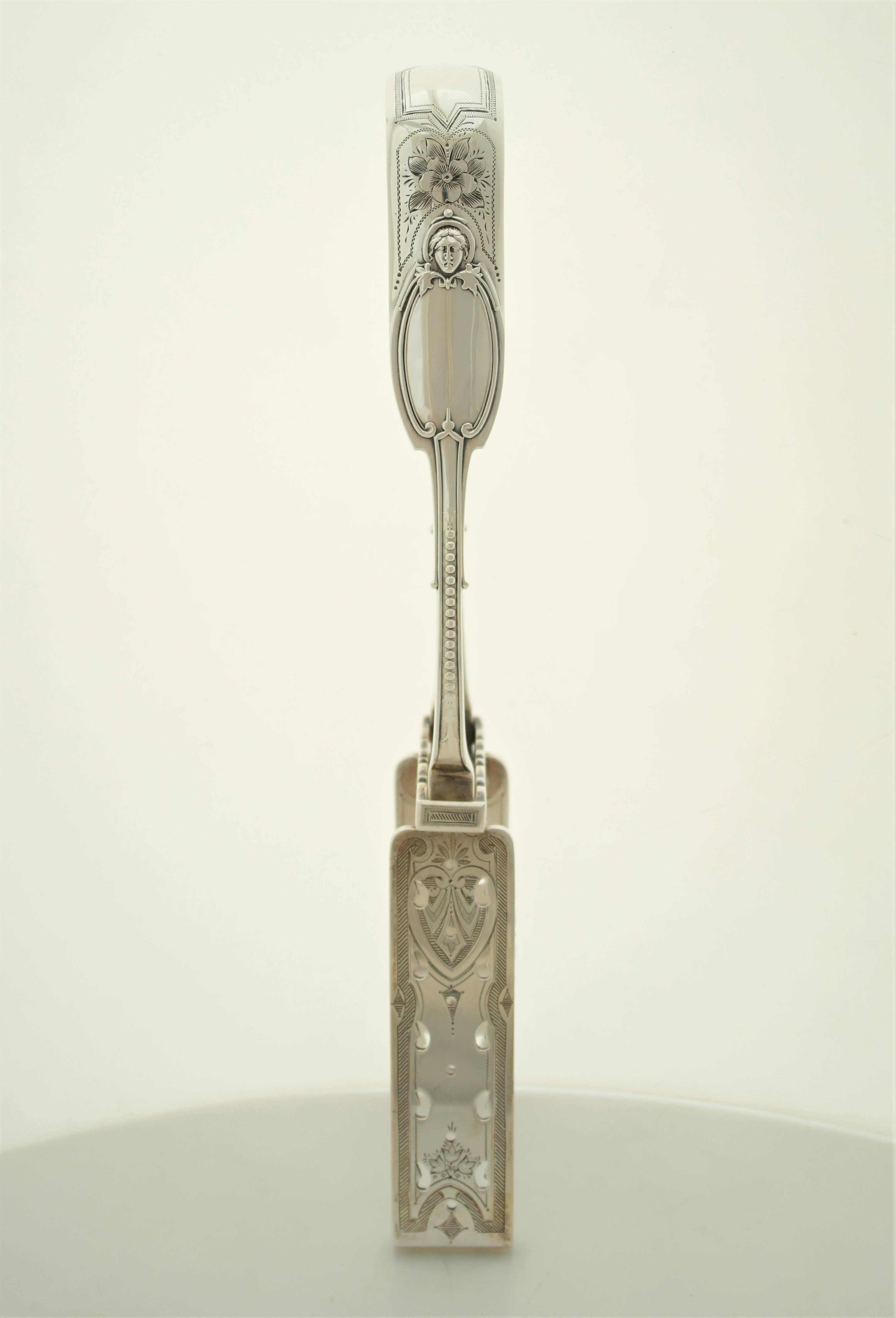 A coin silver Kenilworth pattern pair of asparagus tongs made by Albert Coles, circa 1850. Dimensions 11 inches long by 1 1/4 inches wide. In excellent condition.