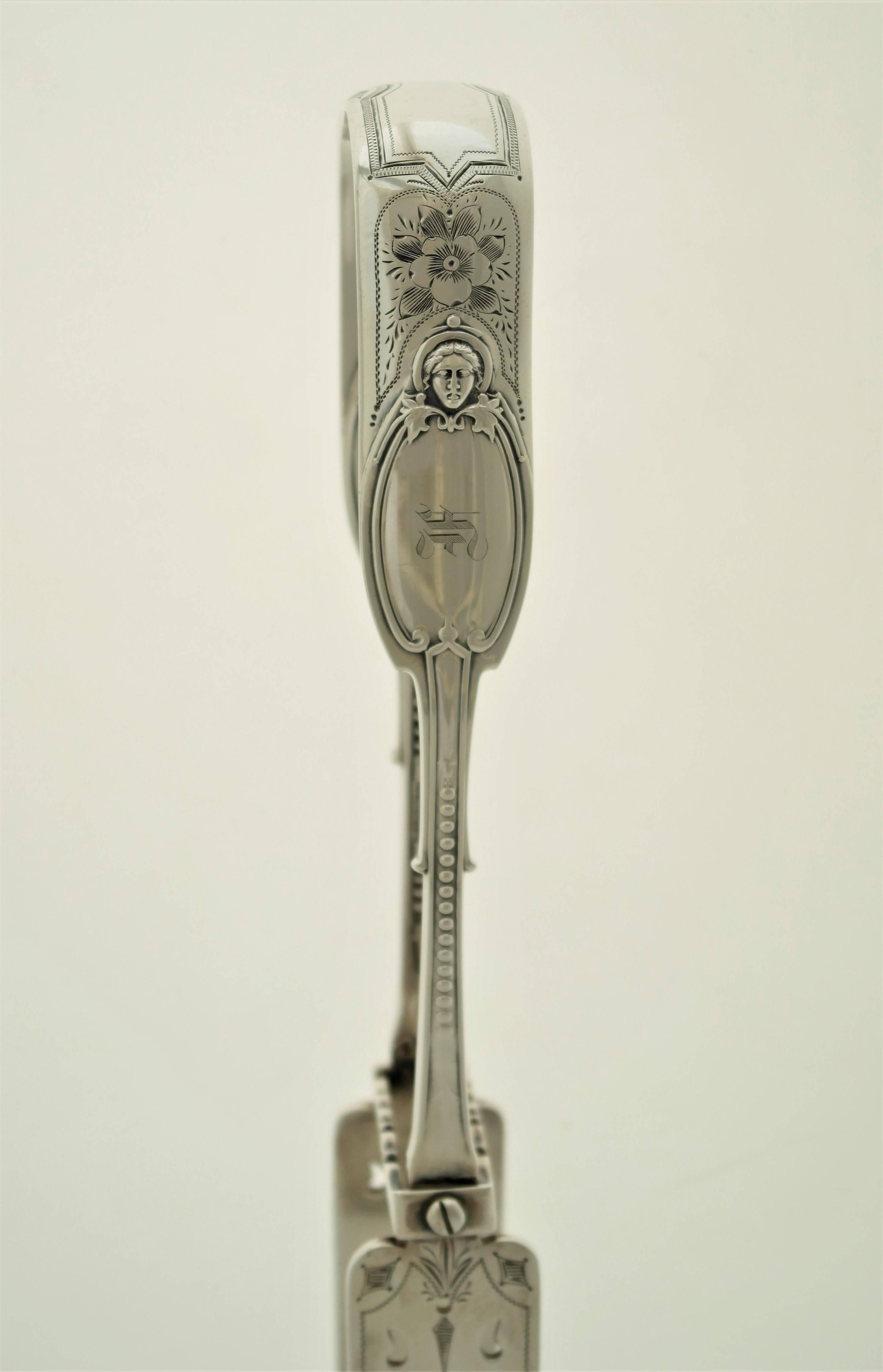 Albert Coles Kenilworth Pattern Coin Silver Asparagus Tongs In Excellent Condition For Sale In New York, NY