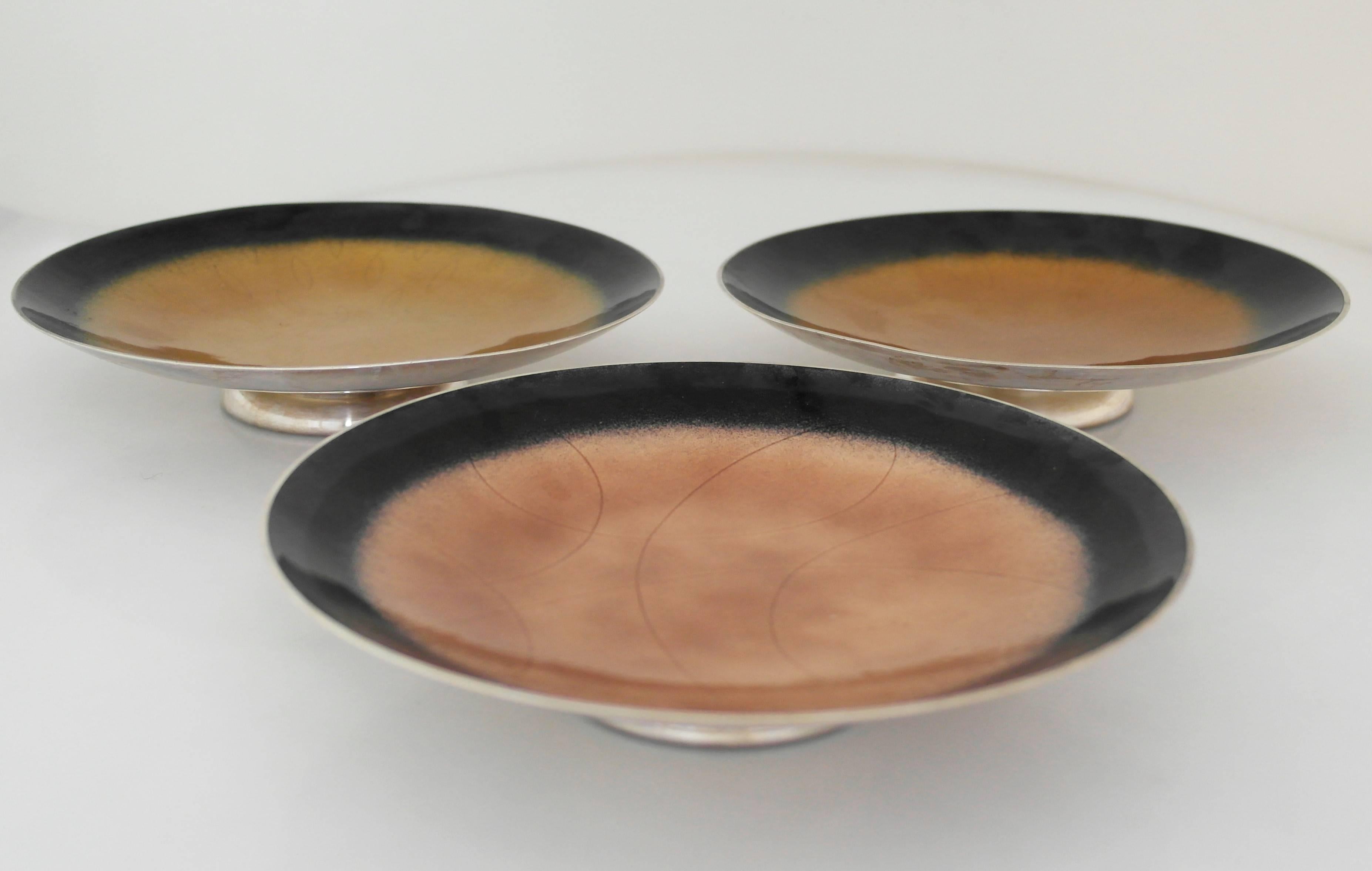 Mid-20th Century Towle Silver Plate and Enamel Modernist Footed Bowls For Sale