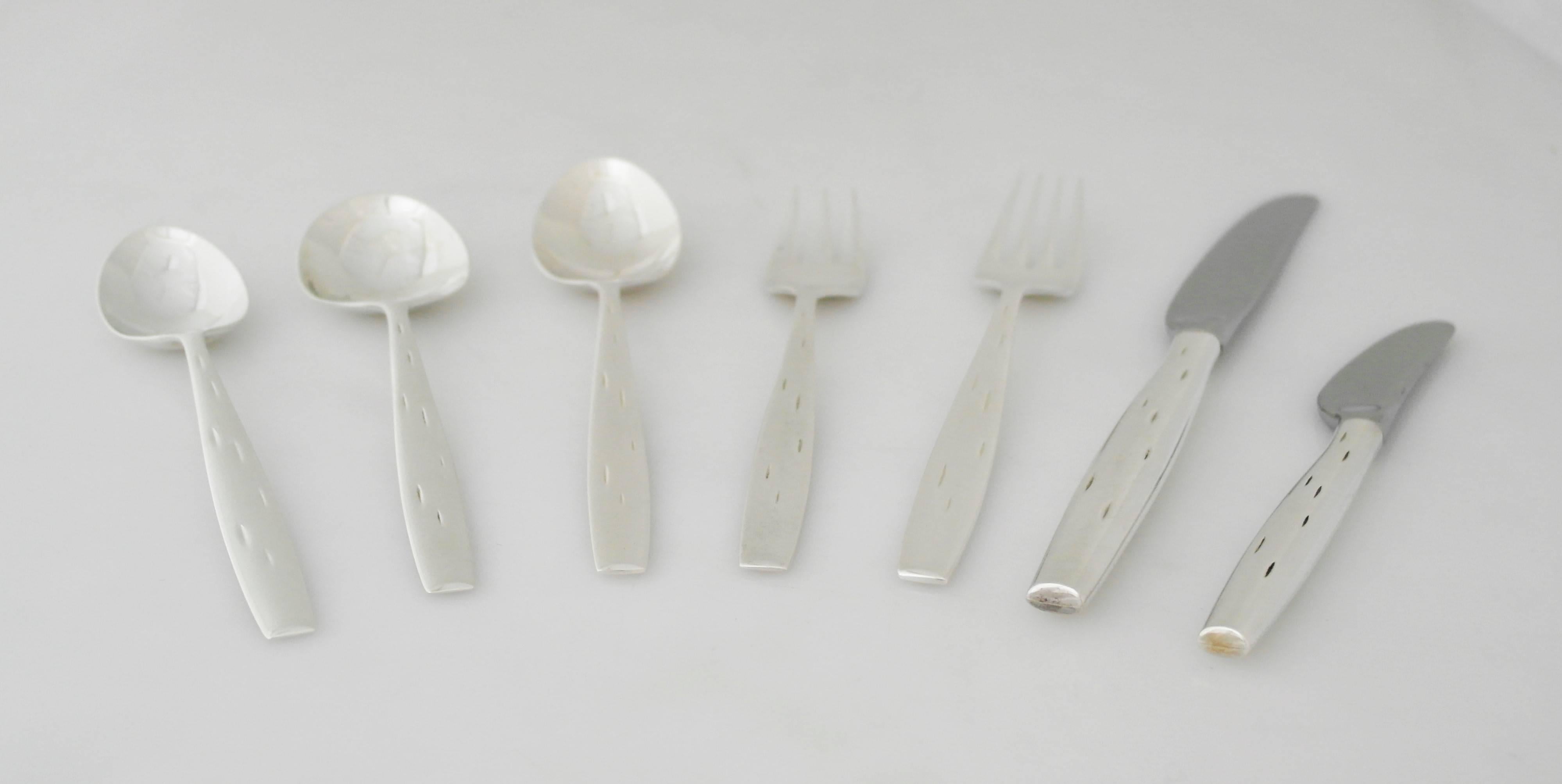 Impt, Rare Raymond Loewy Wallace Sterling Silver 1957 Discovery Flatware Set In Excellent Condition For Sale In New York, NY