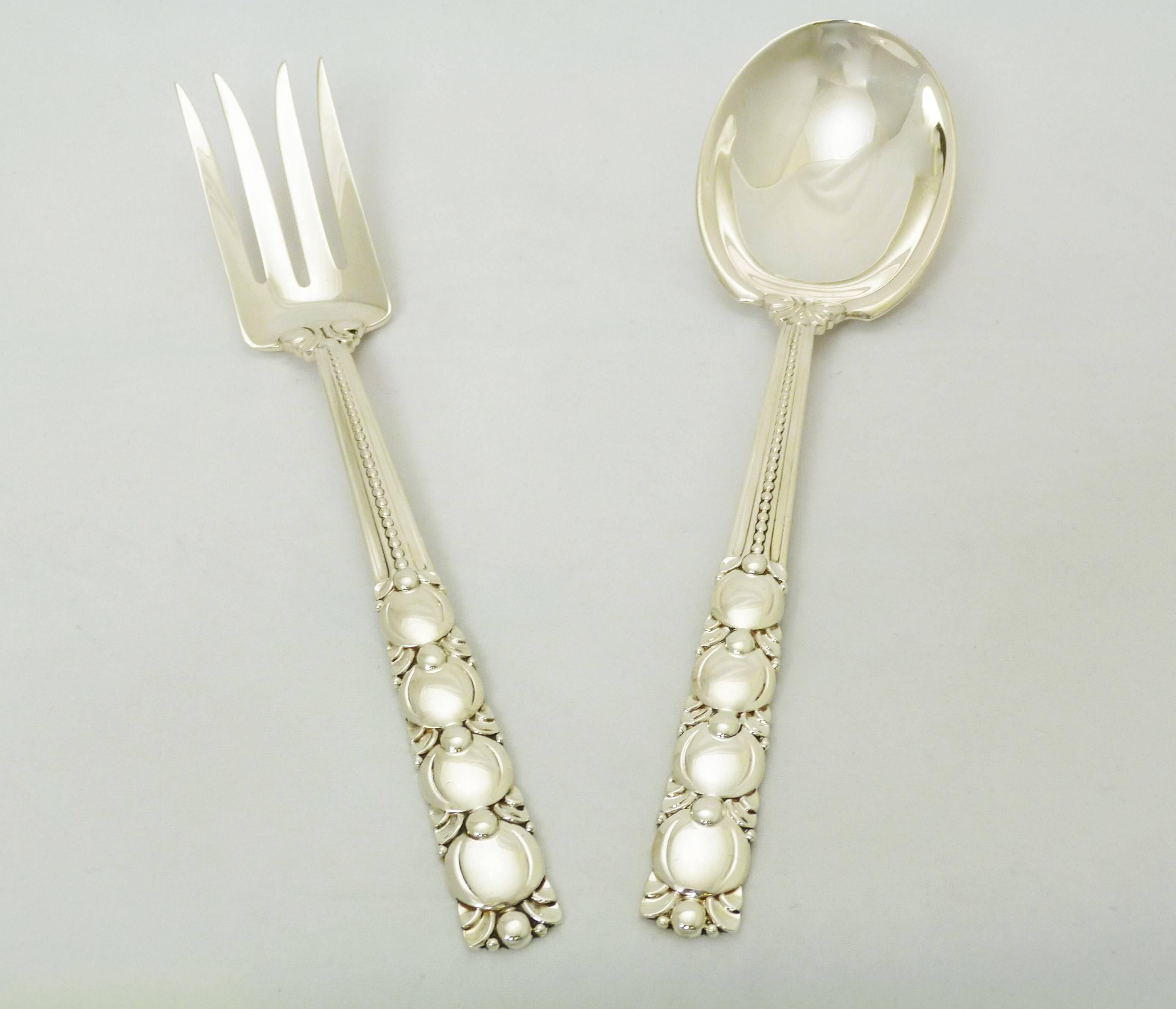 Tiffany & Co. Sterling Silver Bowl, Underplate and Salad Serving Set In Excellent Condition For Sale In New York, NY