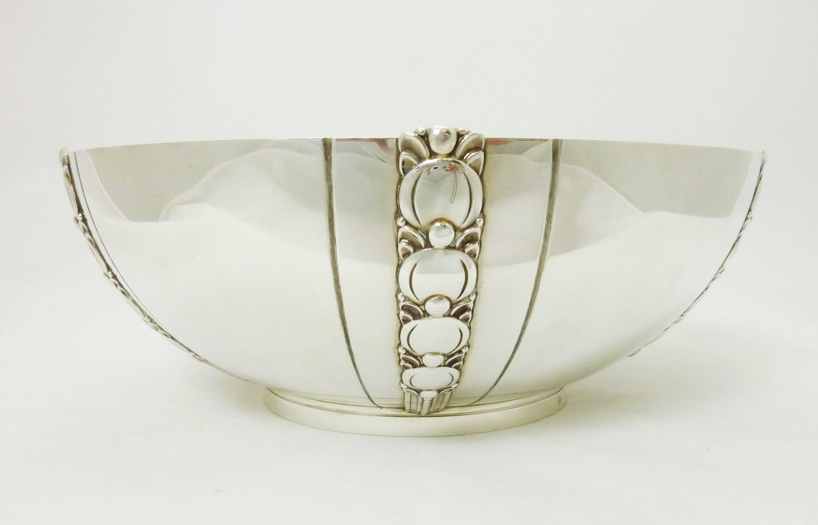 Mid-20th Century Tiffany & Co. Sterling Silver Bowl, Underplate and Salad Serving Set For Sale