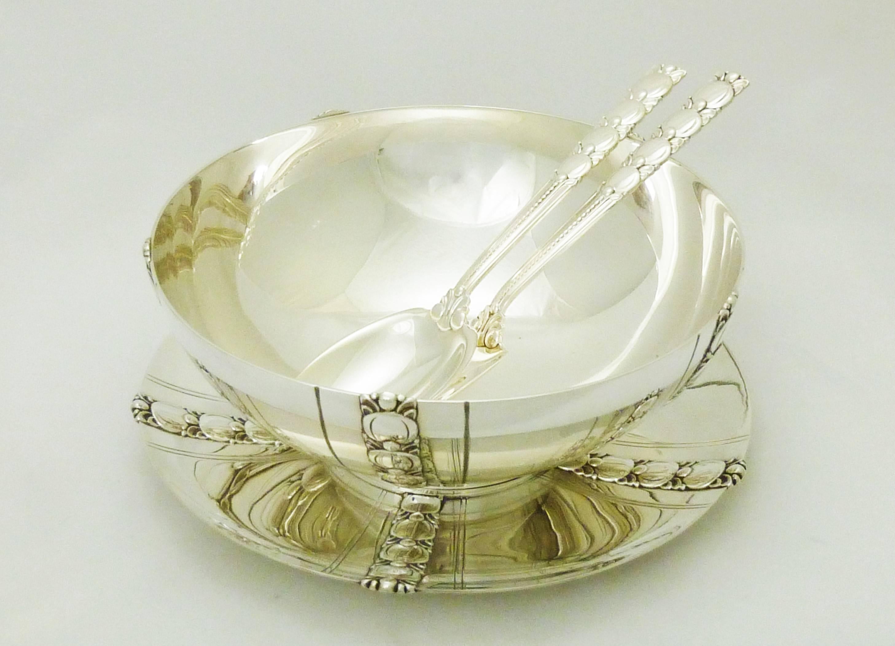 Tiffany & Co. Sterling Silver Bowl, Underplate and Salad Serving Set For Sale 2