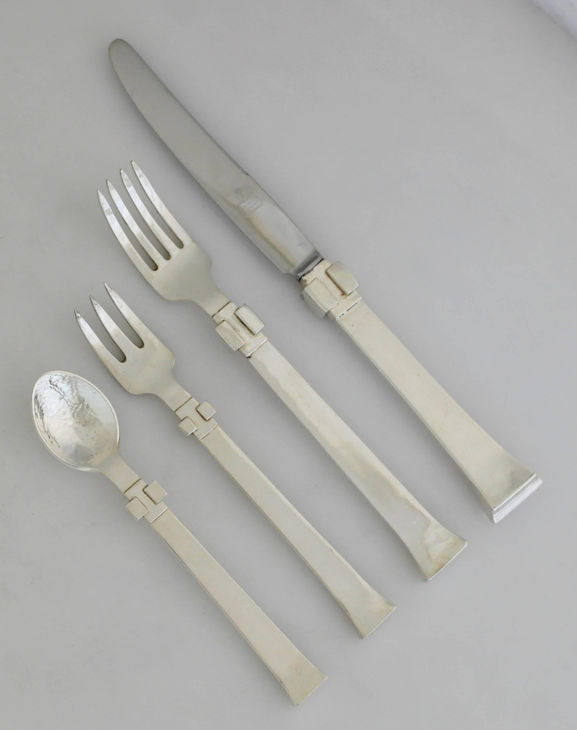Super Rare Set for Eight Antonio Pineda Sterling Silver Flatware 1950 34 pieces In Excellent Condition In New York, NY