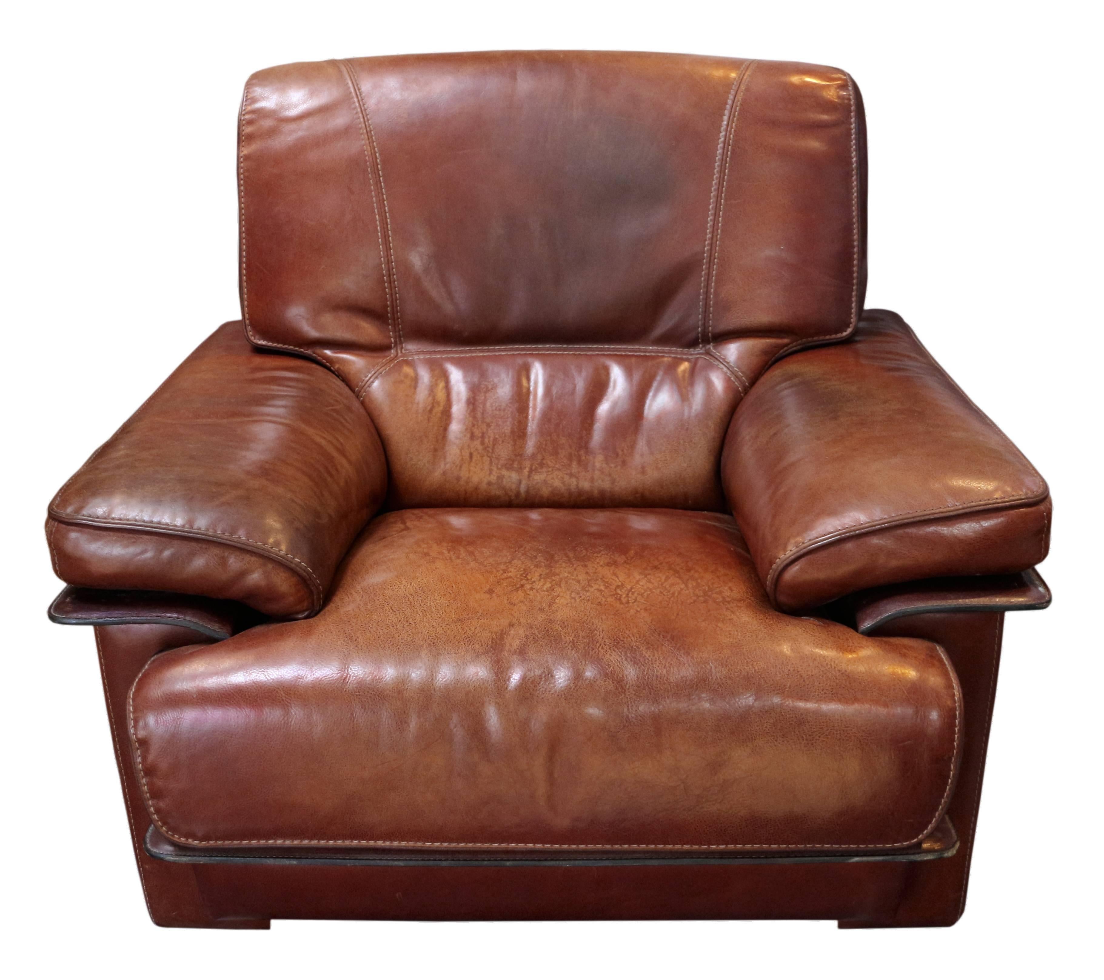 Italian Pair of Leather Armchairs For Sale
