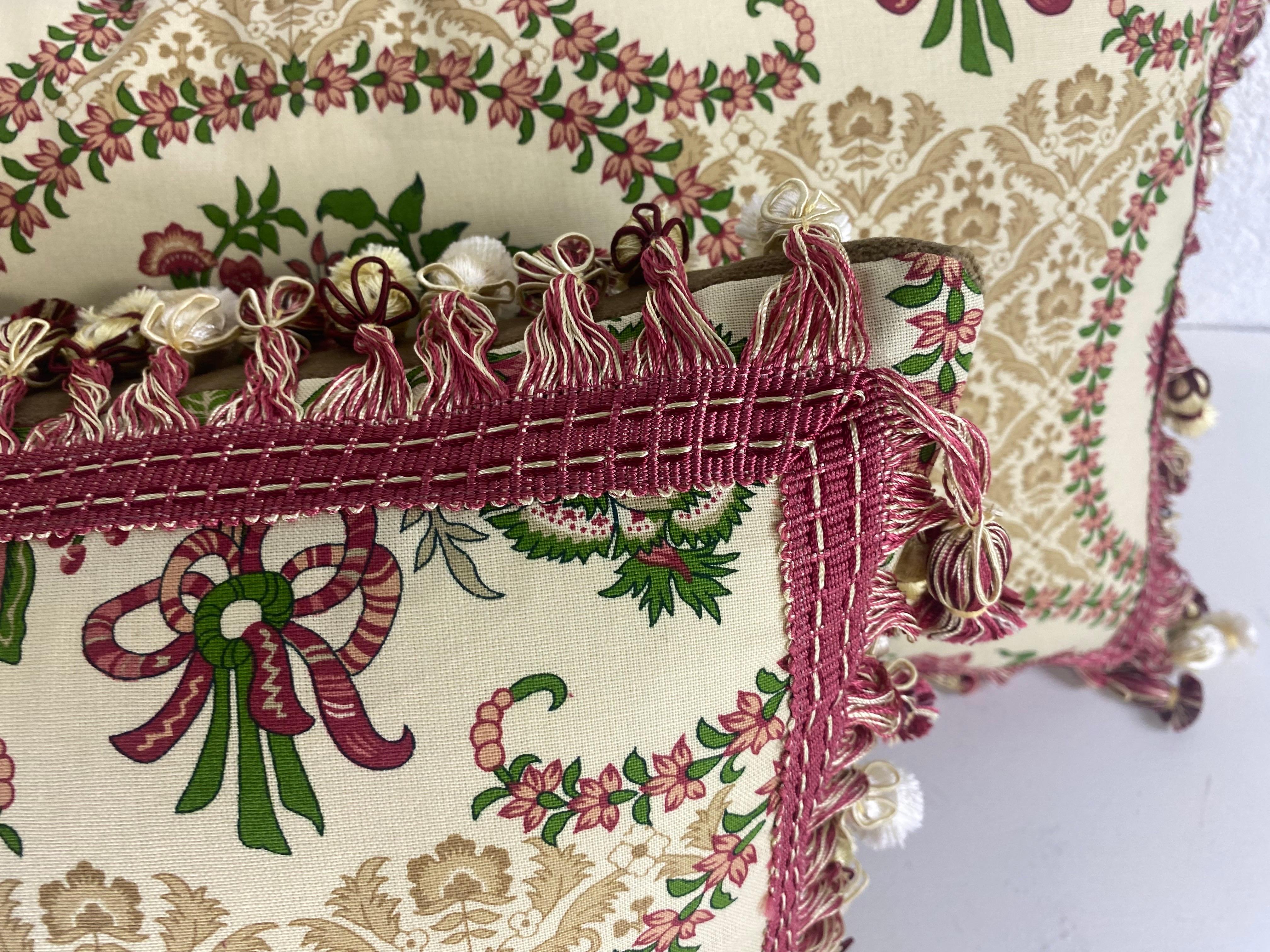 Stile provenzale Cuscini con nappe a stampa floreale Brunsschwig + fils d'epoca, una coppia in vendita