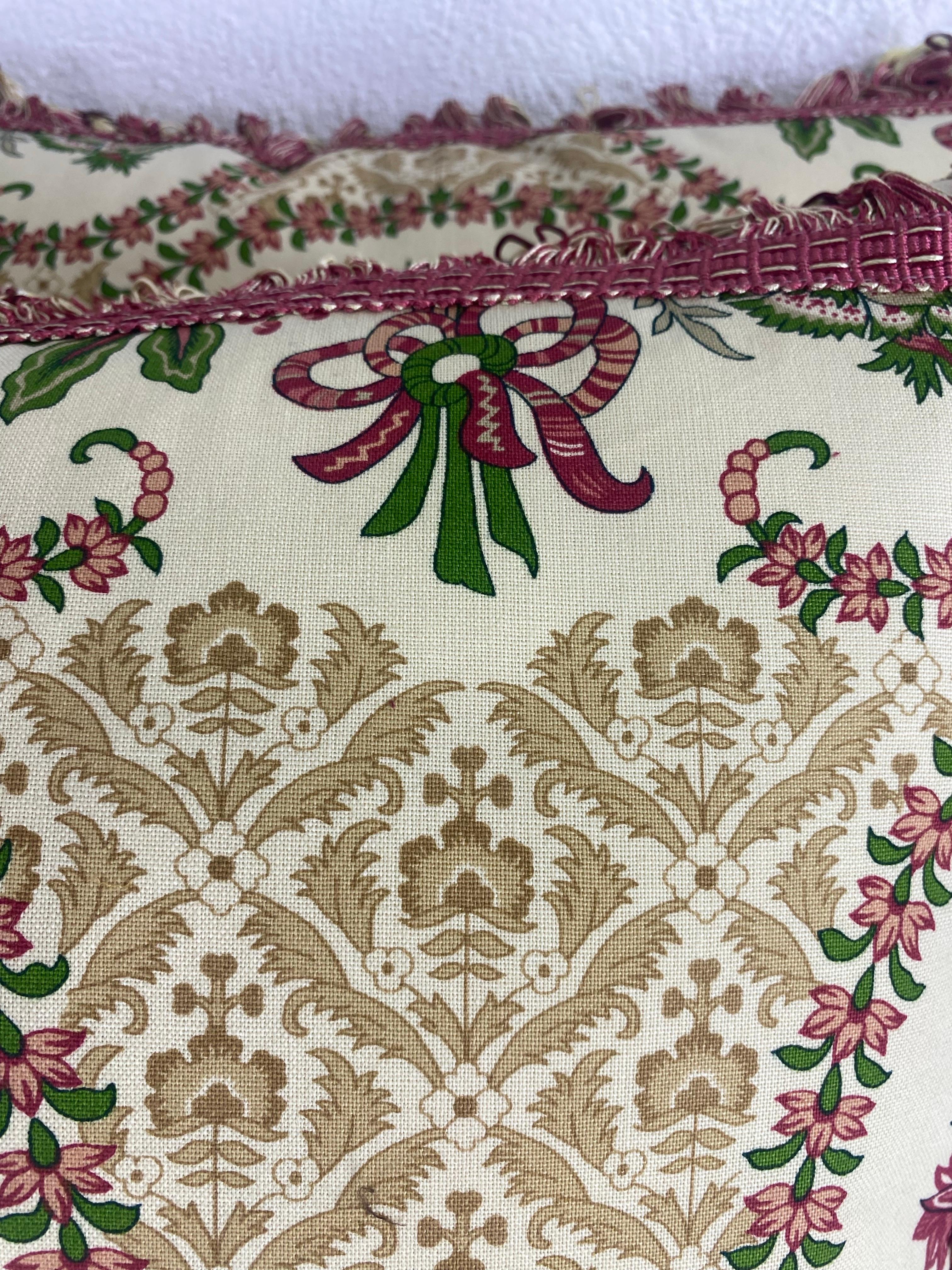 Cuscini con nappe a stampa floreale Brunsschwig + fils d'epoca, una coppia In condizioni buone in vendita a Allentown, PA