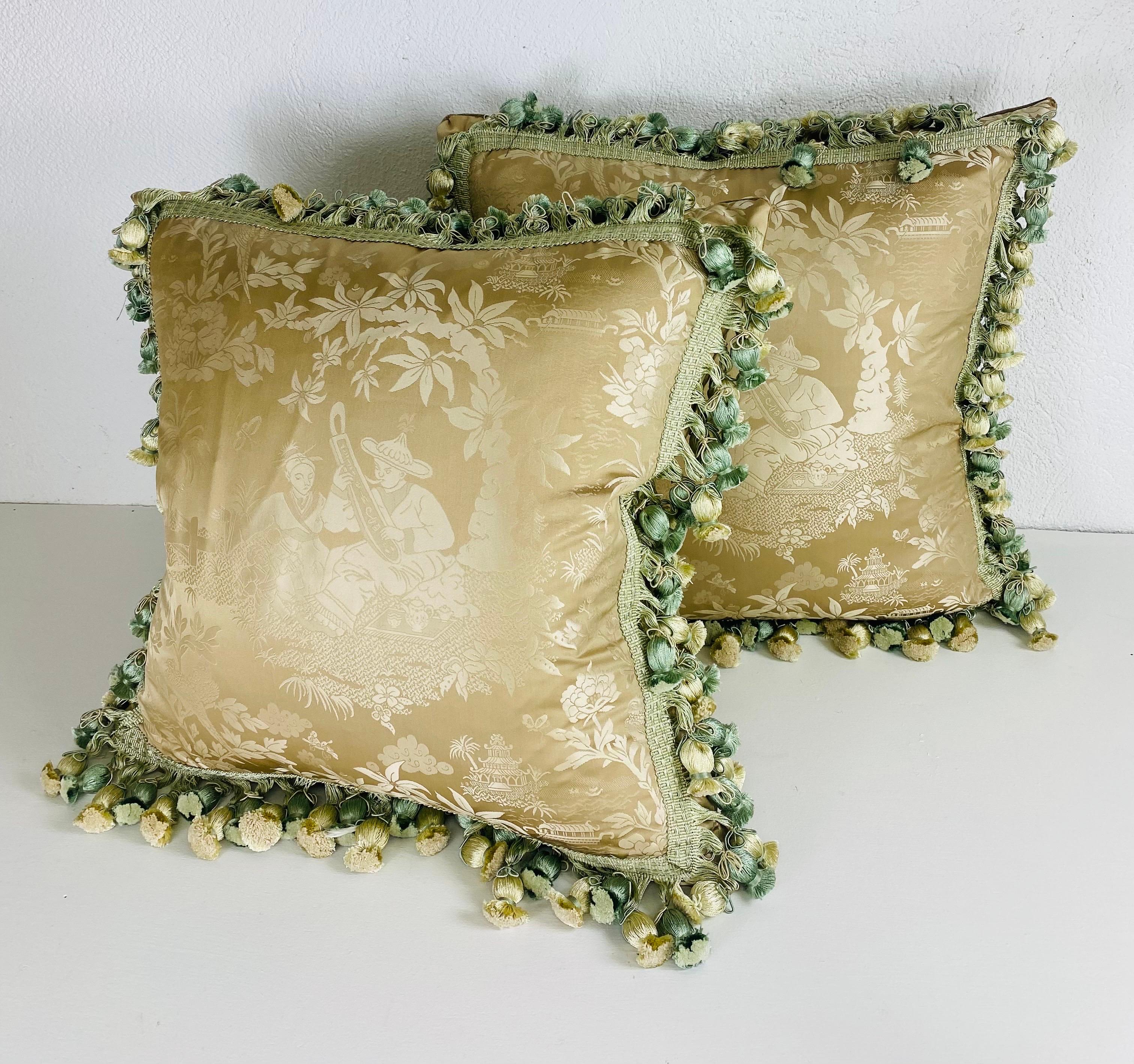 Almohadas de seda con borlas de Scalamandré chinoiserie/un par Hecho a mano en venta