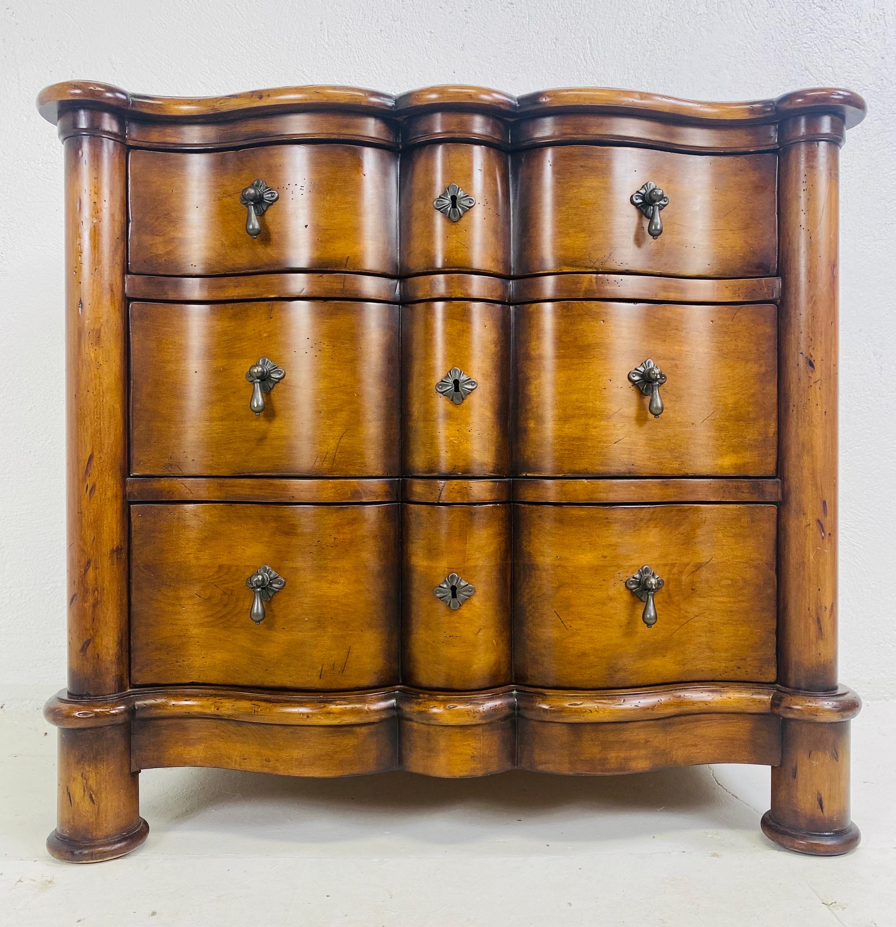 Handsome vintage Drexel Heritage brass in Walnut bakers rack For Sale 17