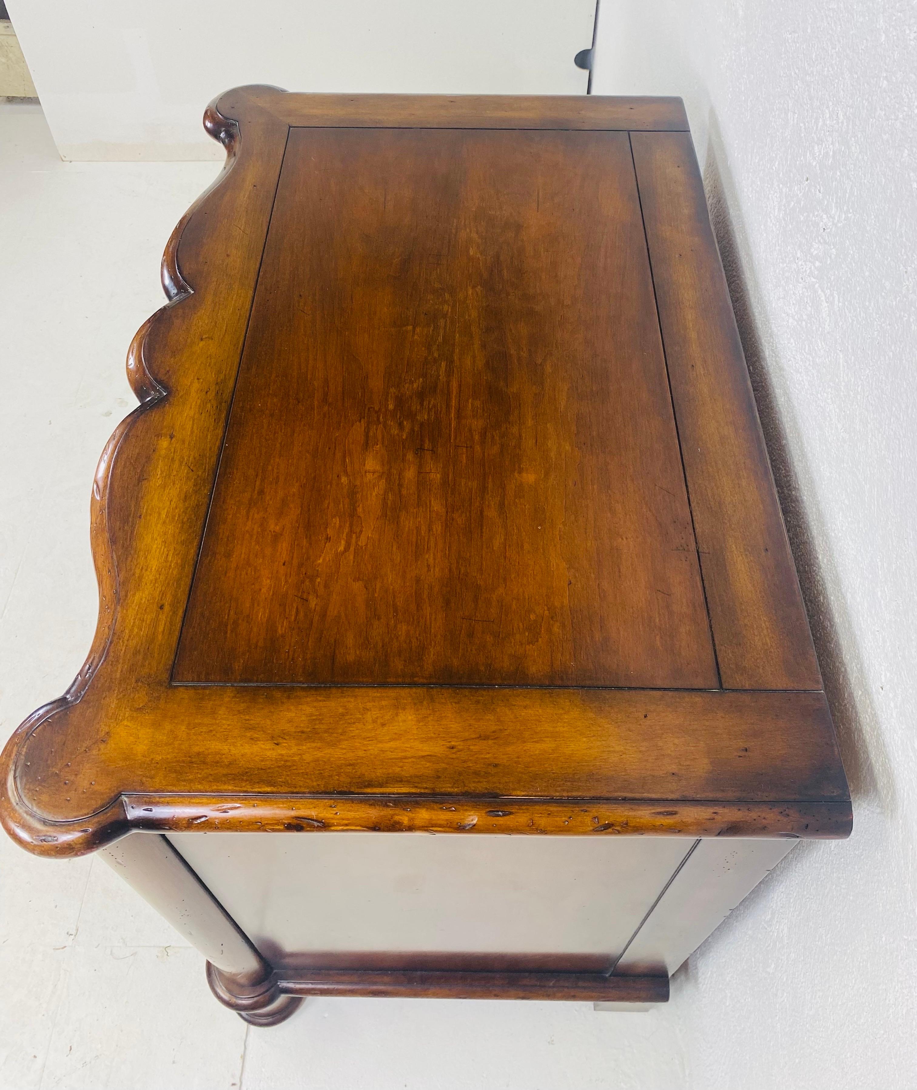Handsome vintage Drexel Heritage brass in Walnut bakers rack For Sale 20