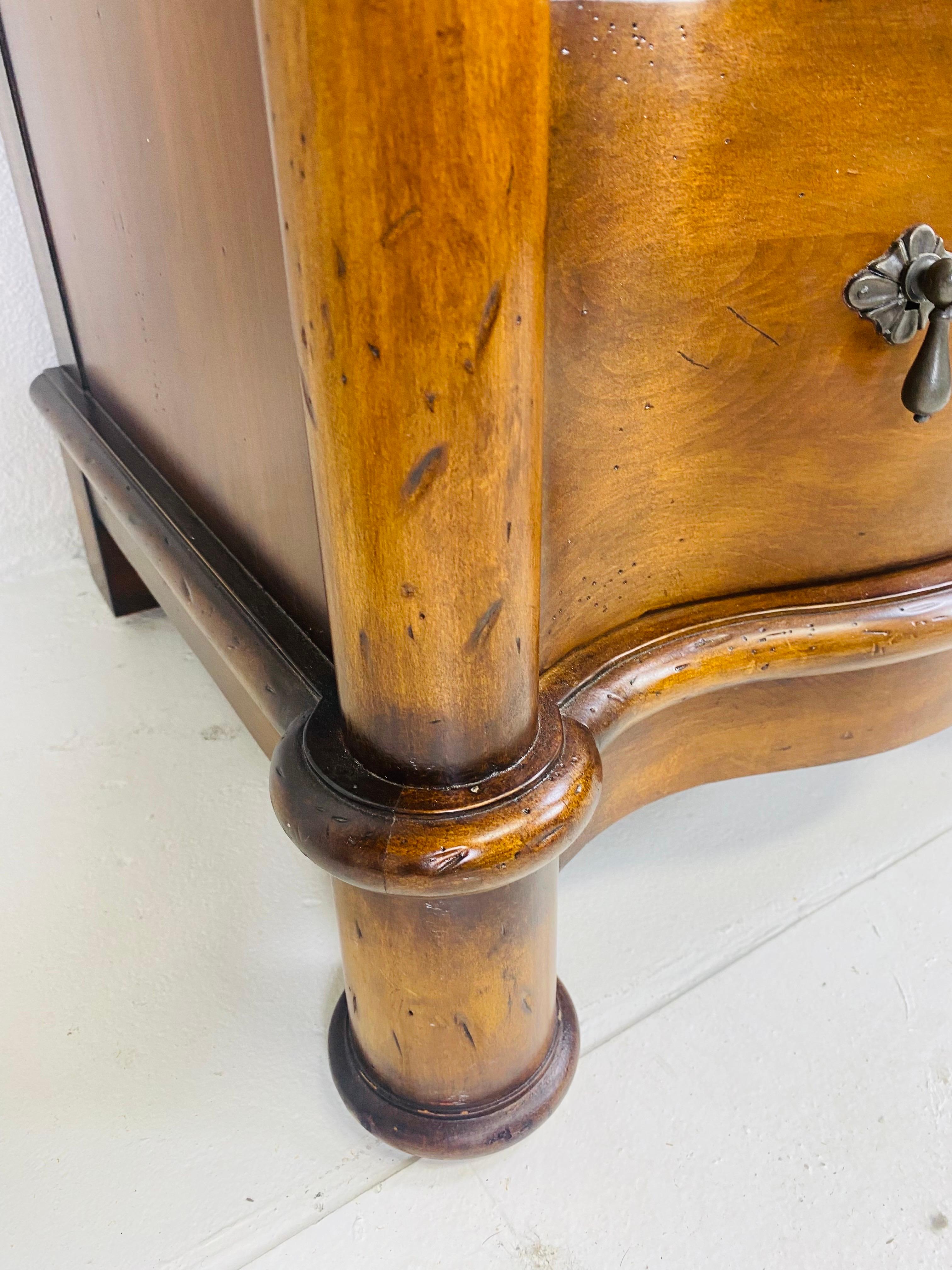 Handsome vintage Drexel Heritage brass in Walnut bakers rack For Sale 22
