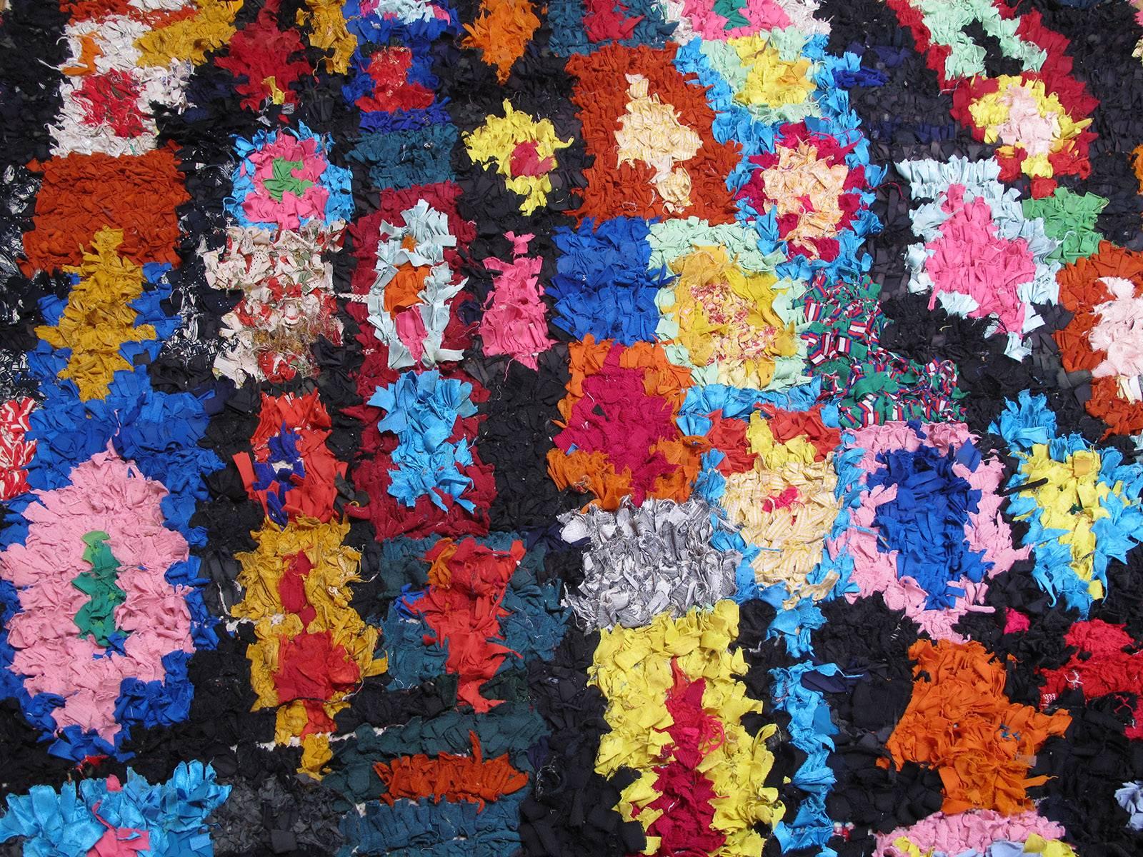 Marokkanischer „Boucherouit“-Teppich (Handgeknüpft) im Angebot