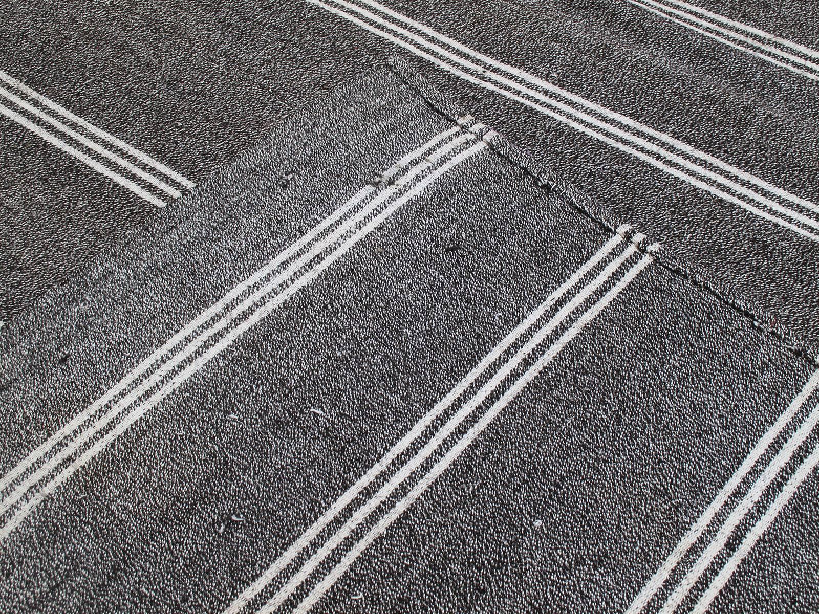 Kilim Rug with Vertical Stripes in White Cotton 2