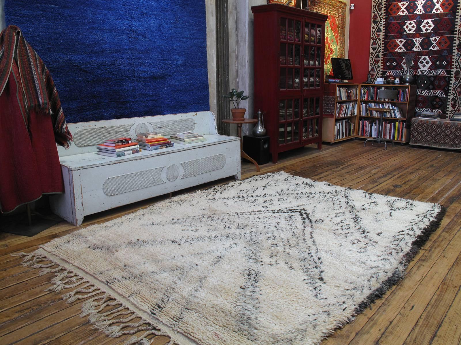 No ordinary white Moroccan, this is an extremely rare weaving by the Beni Mguild, a Berber tribal group in the Middle Atlas Mountains of Morocco, who usually favour rich purples and reds in their rugs. A very high quality example with great design,