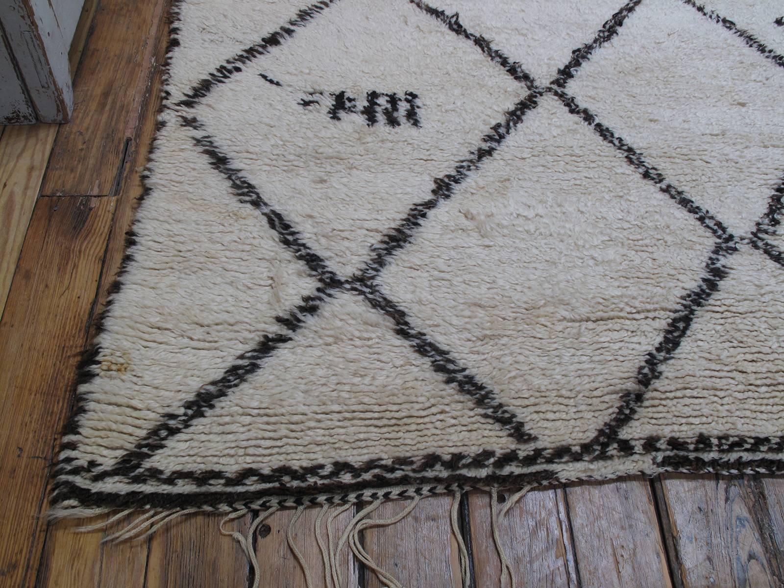 Large and Old Beni Ouarain Moroccan Berber Carpet 1