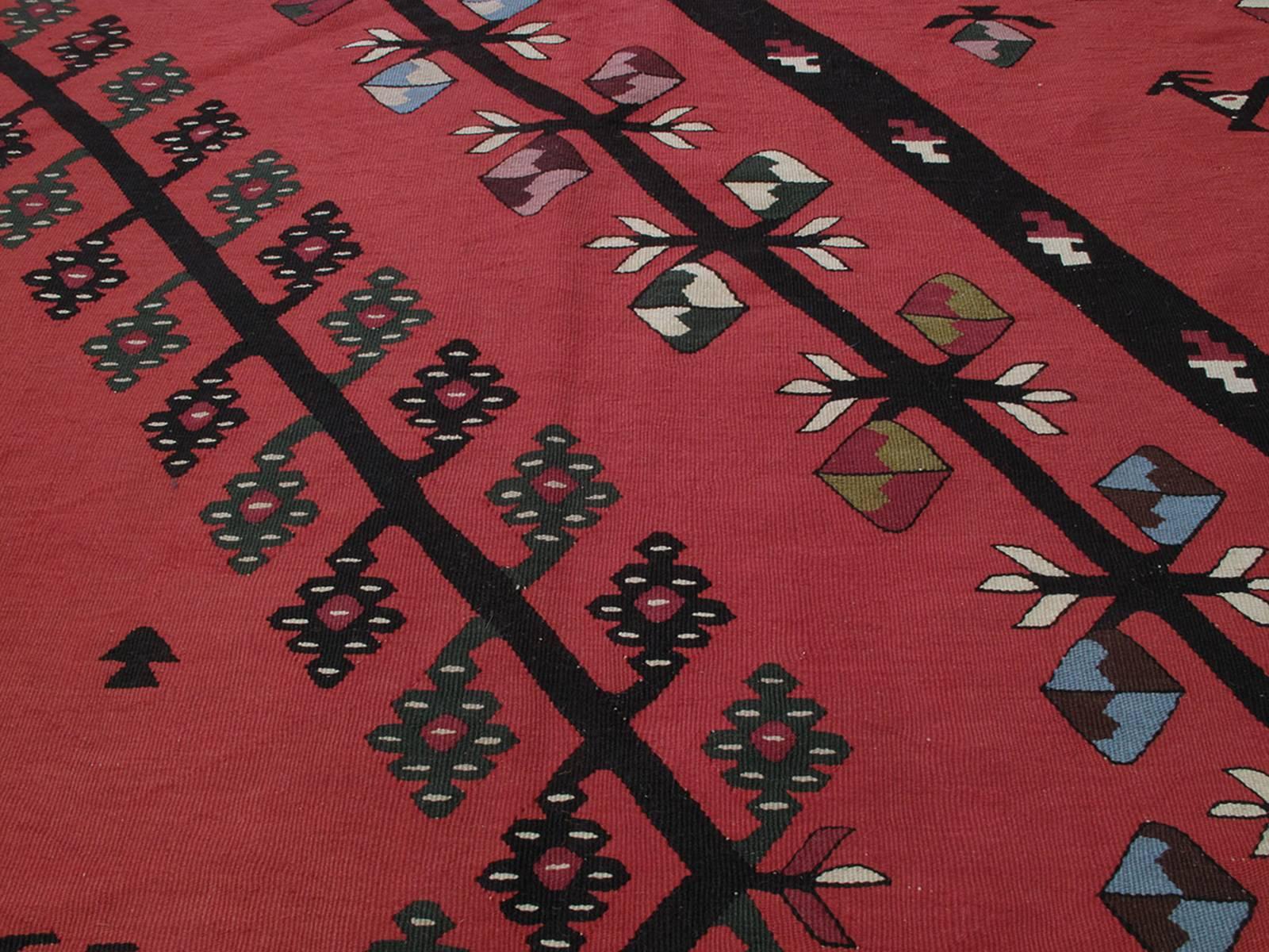 Large Sharkoy Kilim Rug In Excellent Condition For Sale In New York, NY