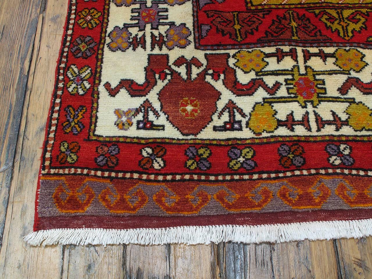 Wool Yuntdag Rug with Cloudband Border For Sale
