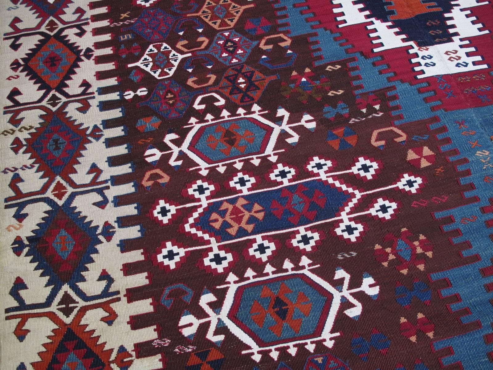 Antique Central Anatolian Kilim Rug In Excellent Condition For Sale In New York, NY