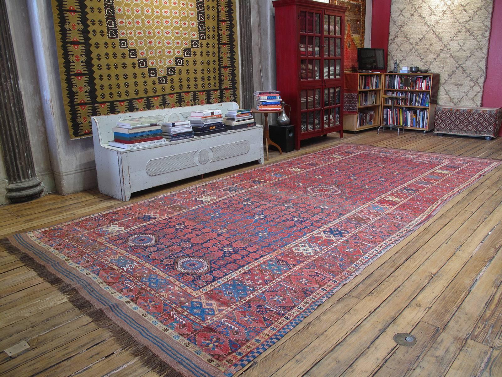 Fantastic Antique Beshir carpet or rug. A very handsome antique carpet or rug from Central Asia, attributed to the Ersari Turkmen tribes settled along the Amu Darya River (Oxus in Latin sources). Large carpets like this, in elongated format and