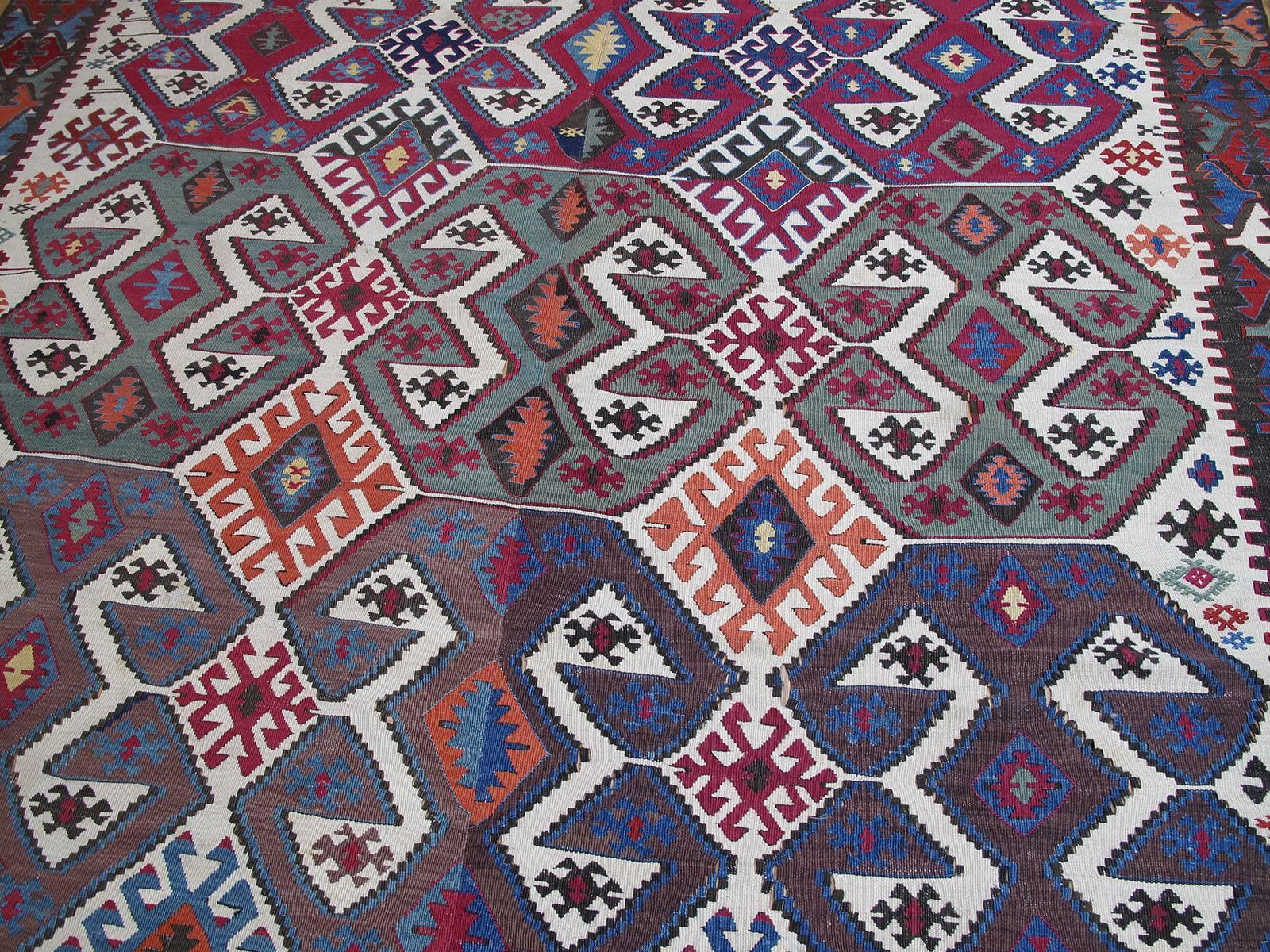 Antique Aksaray Kilim Rug In Good Condition For Sale In New York, NY