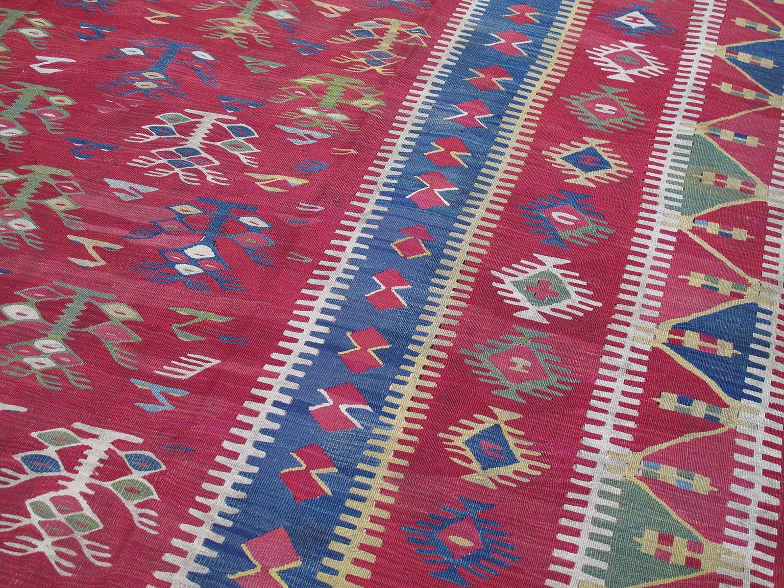 Antiker antiker Sharkoy-Kelim-Teppich (Handgewebt) im Angebot