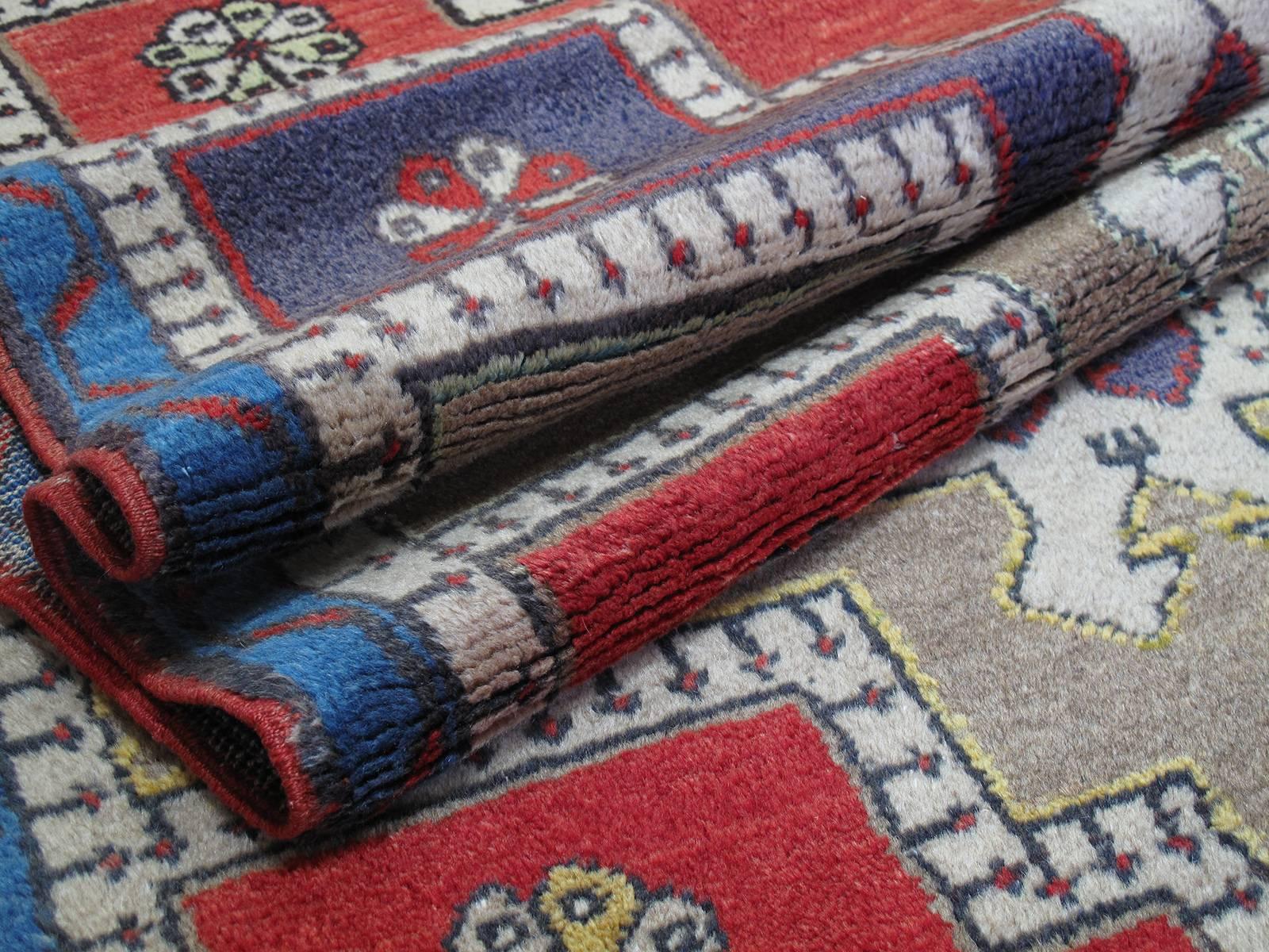 Karapinar Rug In Excellent Condition For Sale In New York, NY