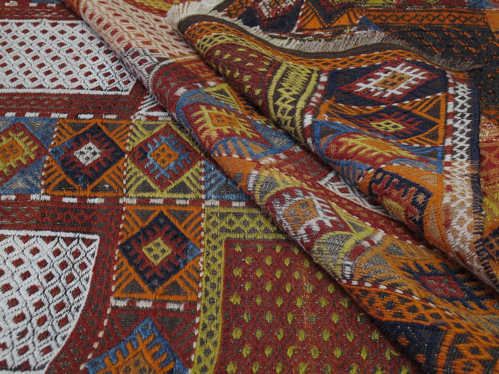 Südostanatolischer langer „Jijim“-Teppich (20. Jahrhundert) im Angebot