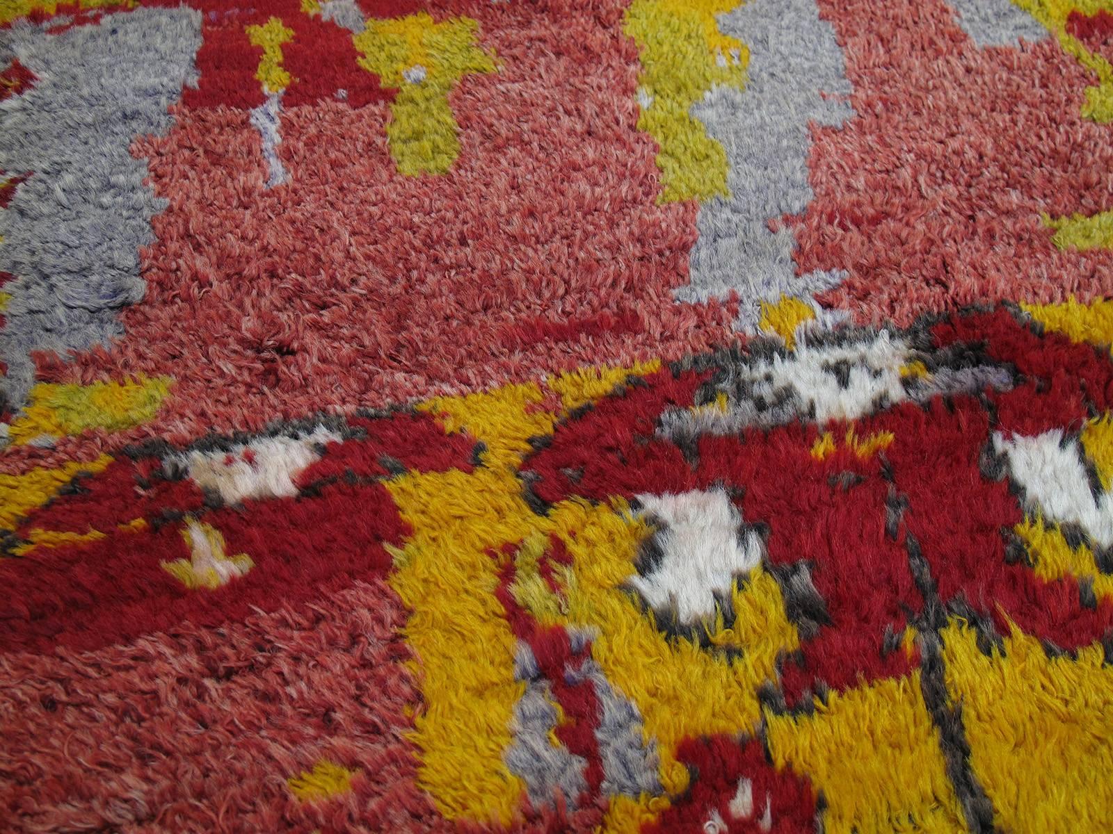 Small Tulu Rug with Abstract Design In Excellent Condition In New York, NY