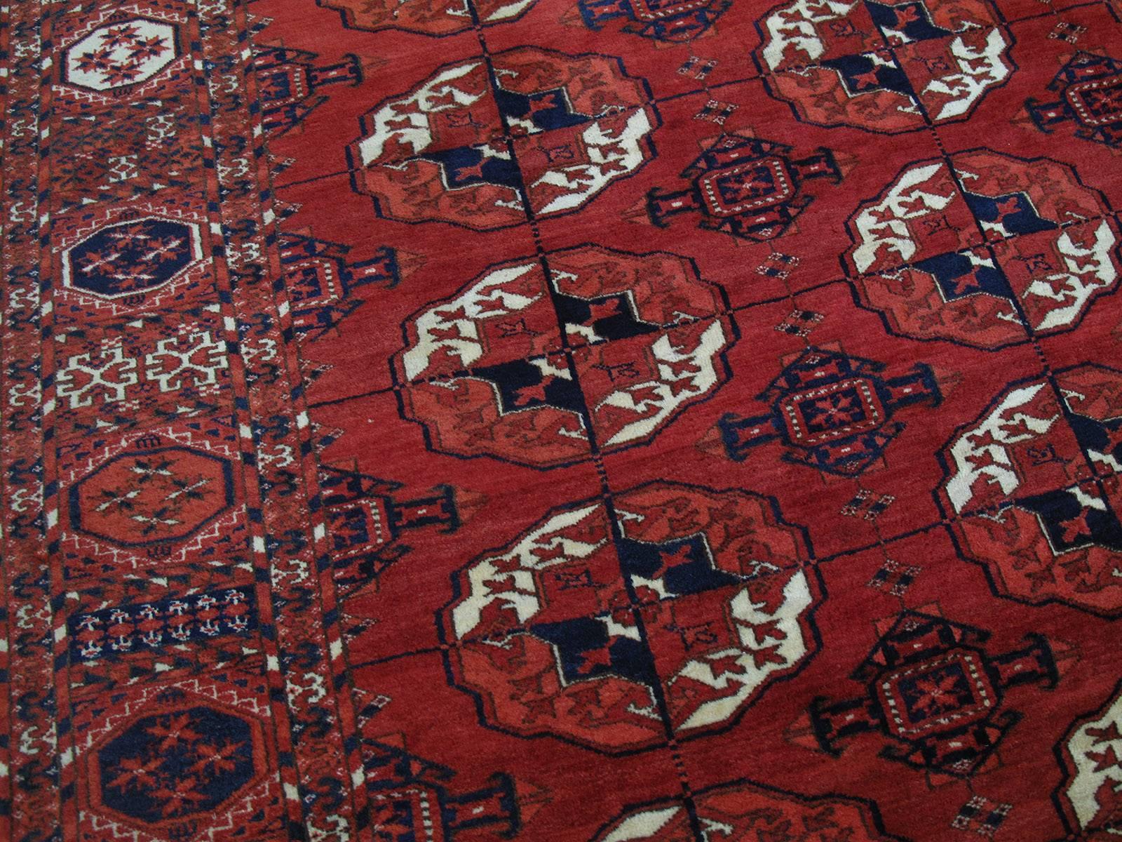 Antique Turkmen Main Carpet In Good Condition For Sale In New York, NY