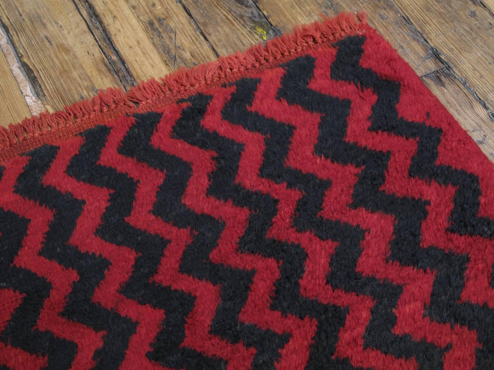 Red & Black Zigzag “Tulu”, 'DK-87-49' For Sale 2