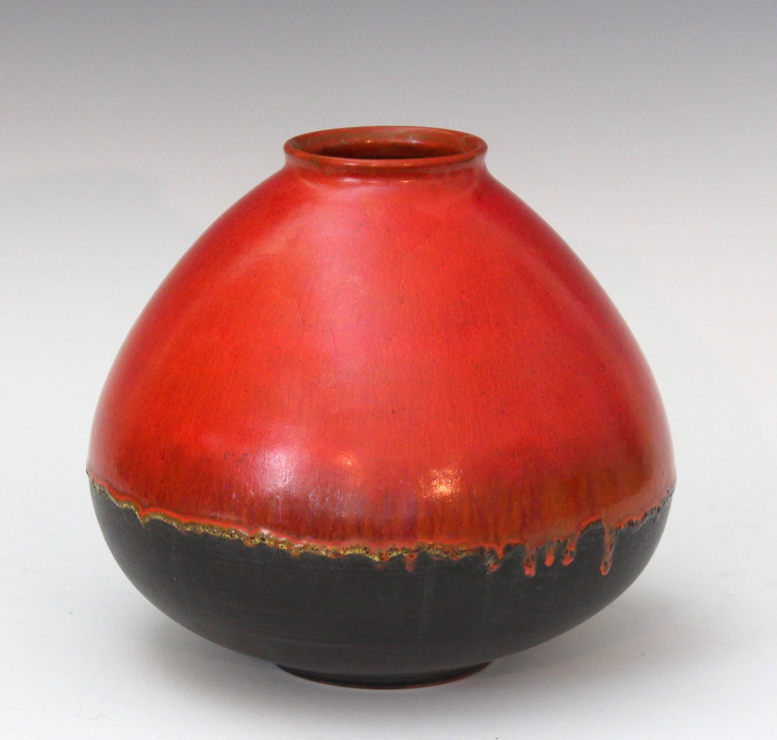 Vintage hand-turned Mid-Century studio vase with terrific mottled uranium chrome orange drip glaze, circa 1960. Measures: 8