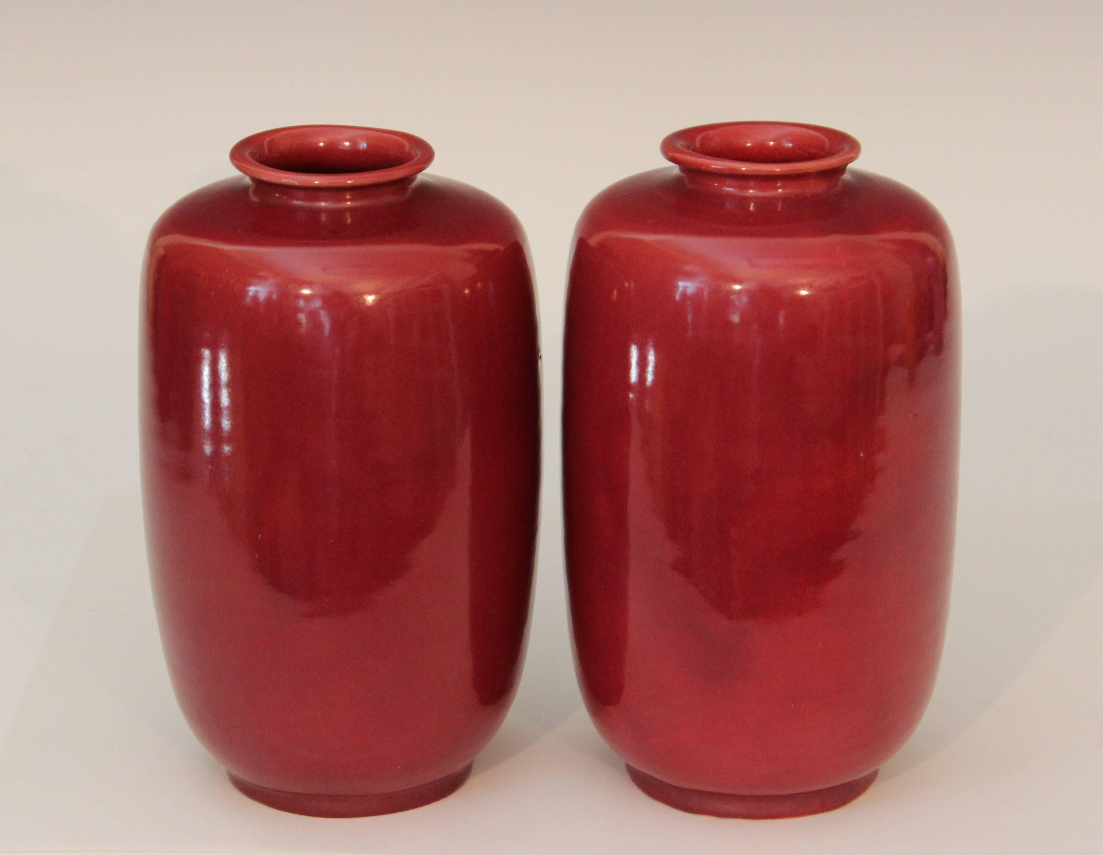 Pair of antique Awaji Pottery ginger jars/ tea canisters in burgundy glaze, circa 1920. 8