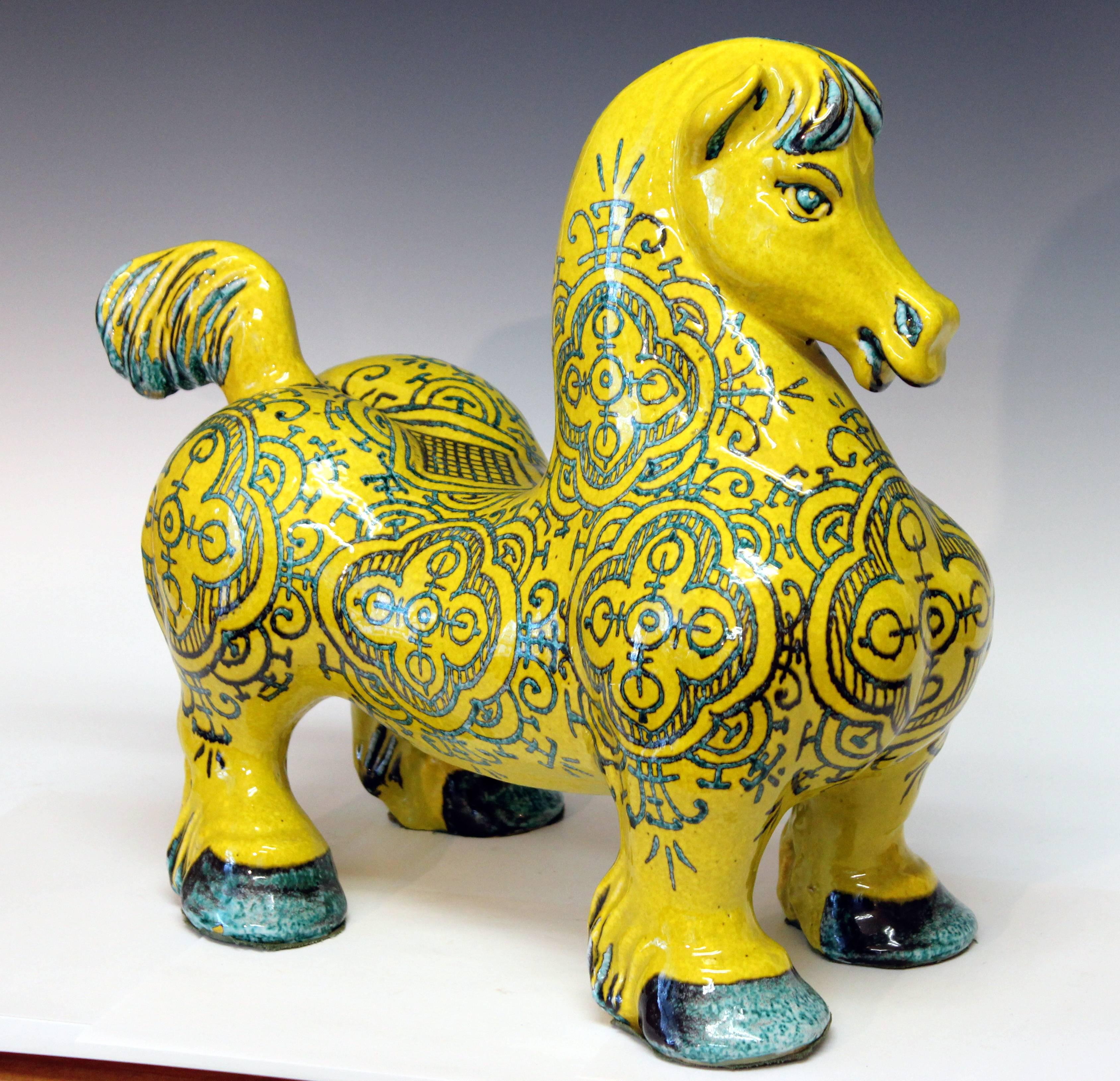 Huge Vintage Italian Pottery Atomic Yellow Glaze Horse Figure Pugi Raymor In Excellent Condition In Wilton, CT